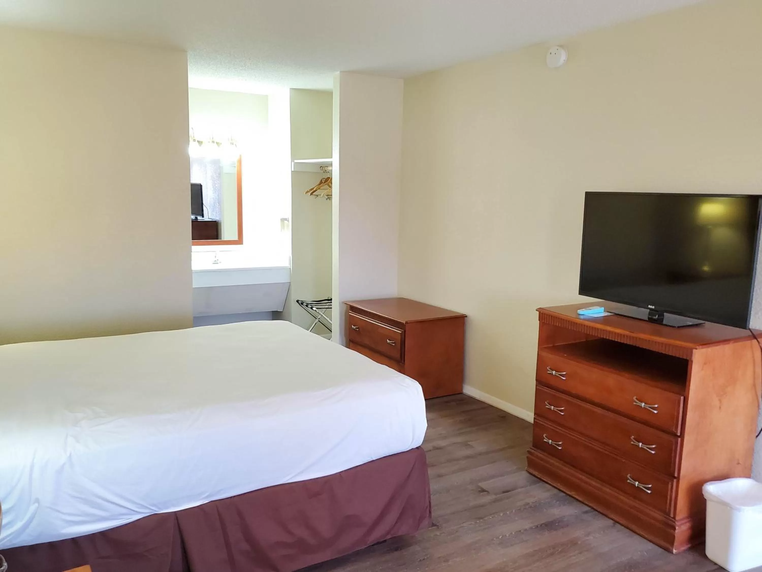 Bedroom, Bed in Motel 6 Shamrock TX