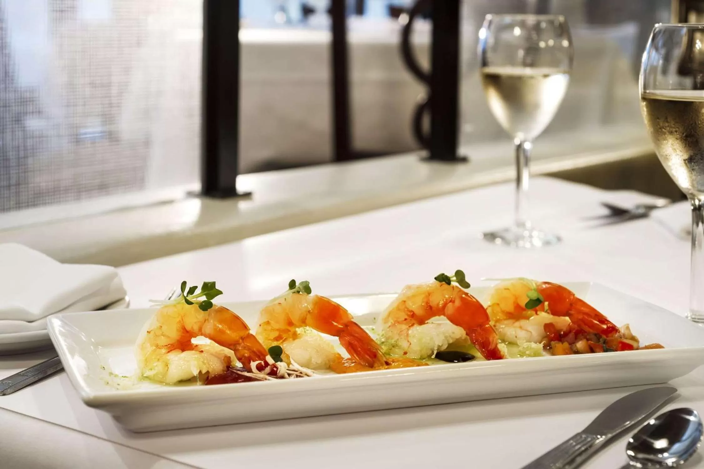 Restaurant/places to eat in Hilton Chicago/Oak Lawn