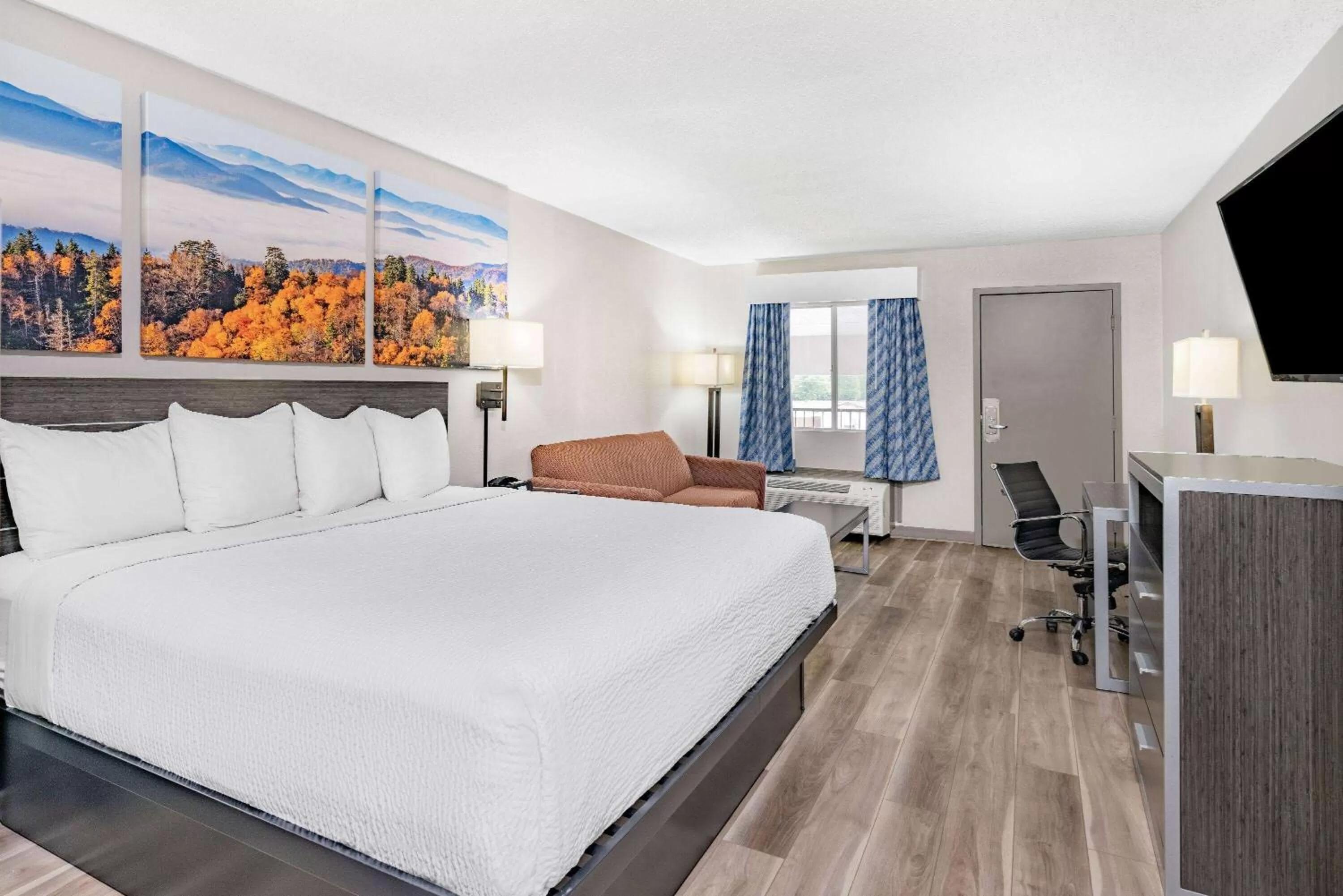 Bed in Days Inn by Wyndham Hamilton