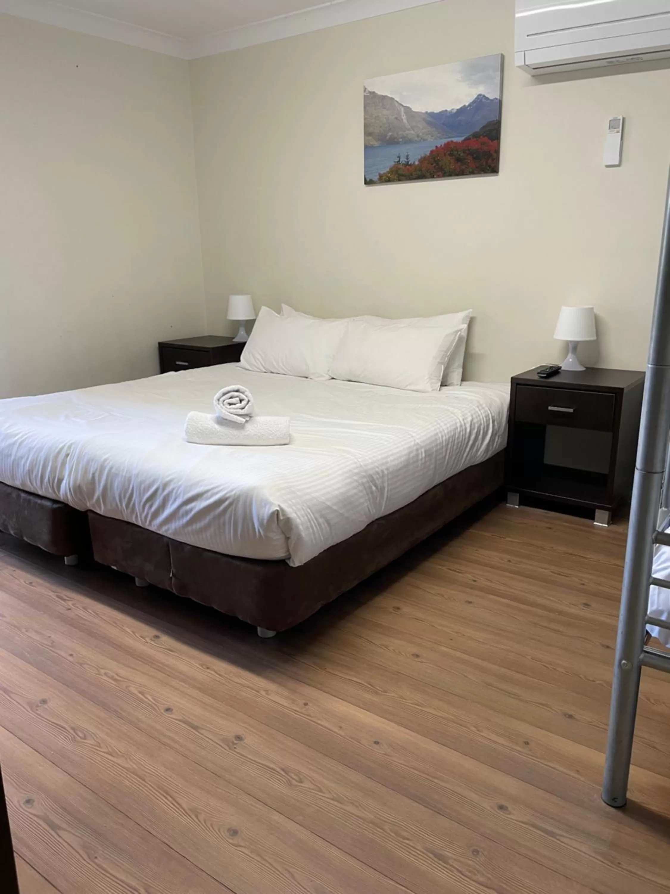 Budget Family Room in Siesta Villa