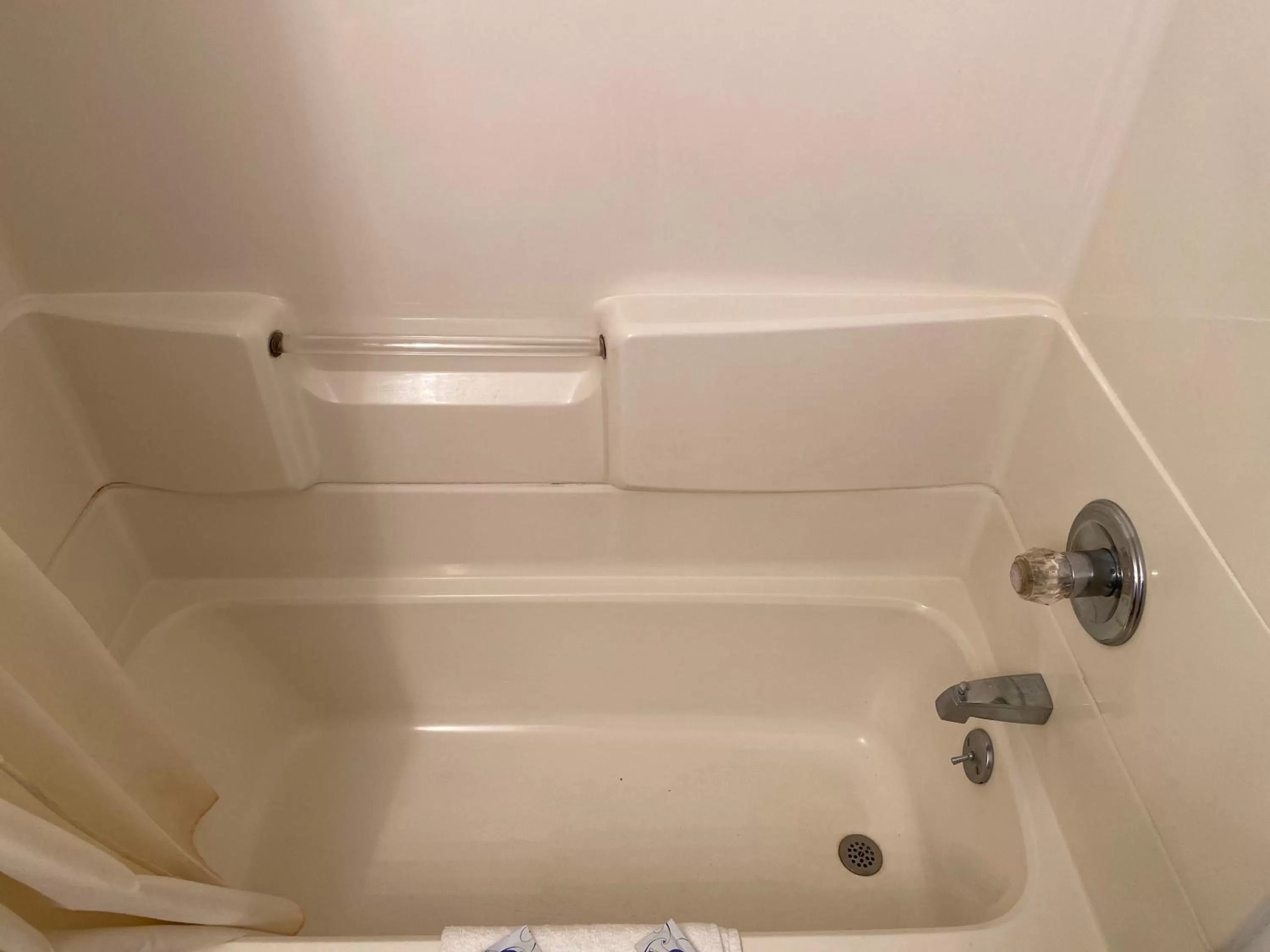 Bathroom in Royal Inn