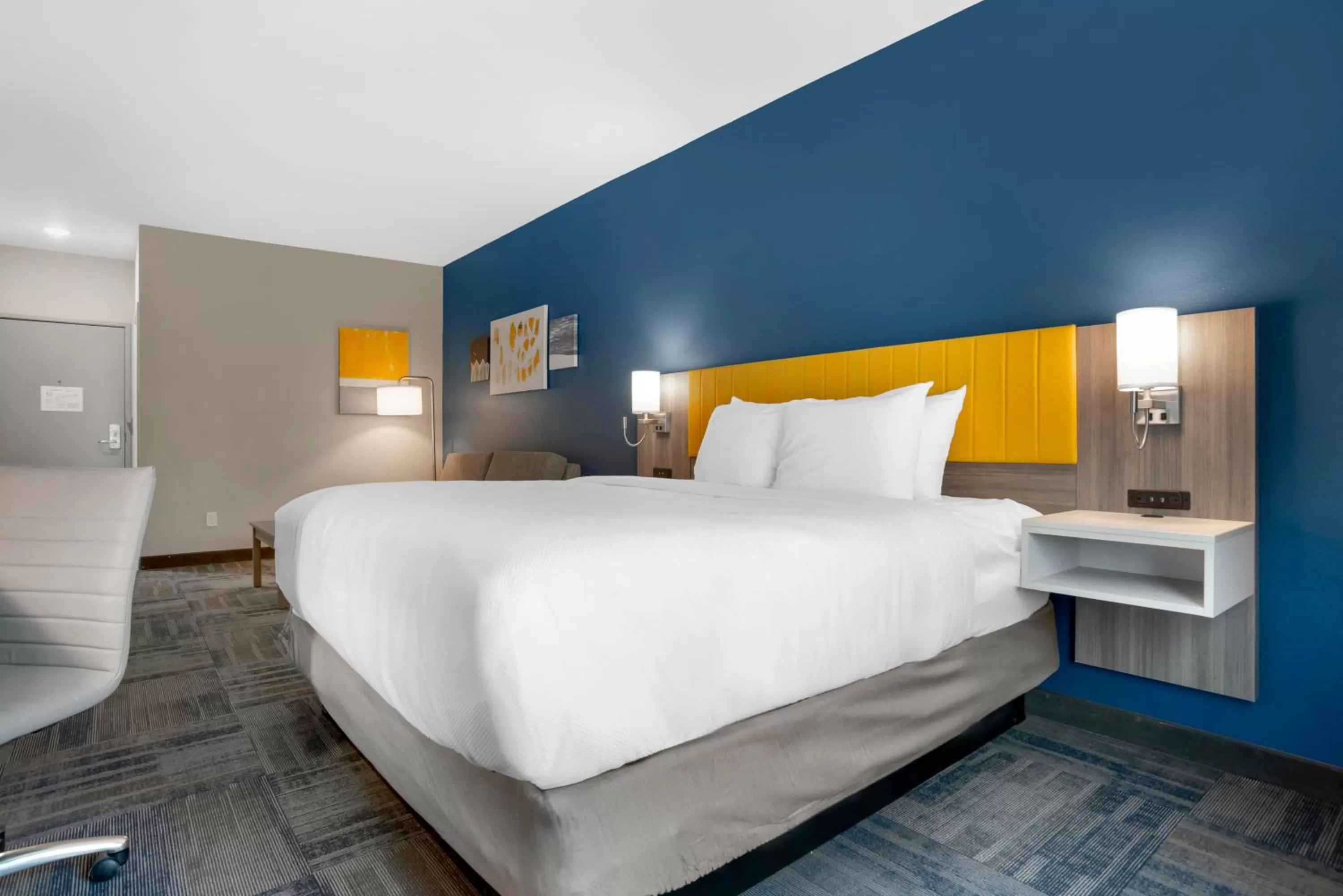 Bed in Comfort Inn & Suites Destin near Henderson Beach