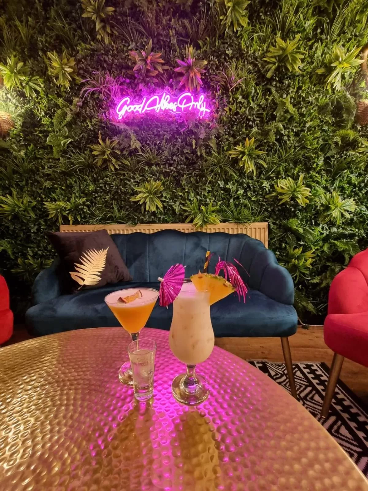 Restaurant/places to eat in Creates