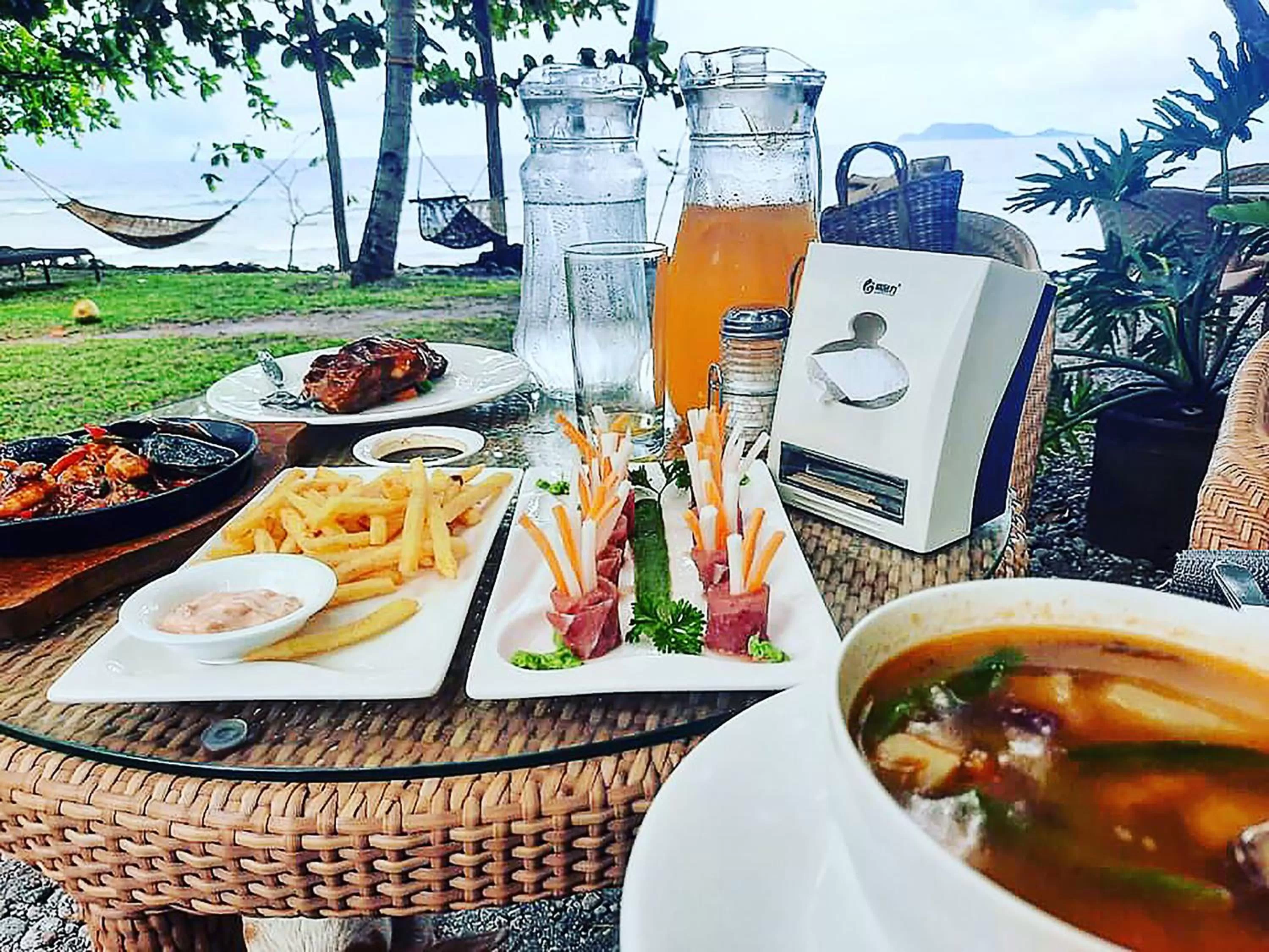 Restaurant/places to eat in Mahi Mahi Dive Resort