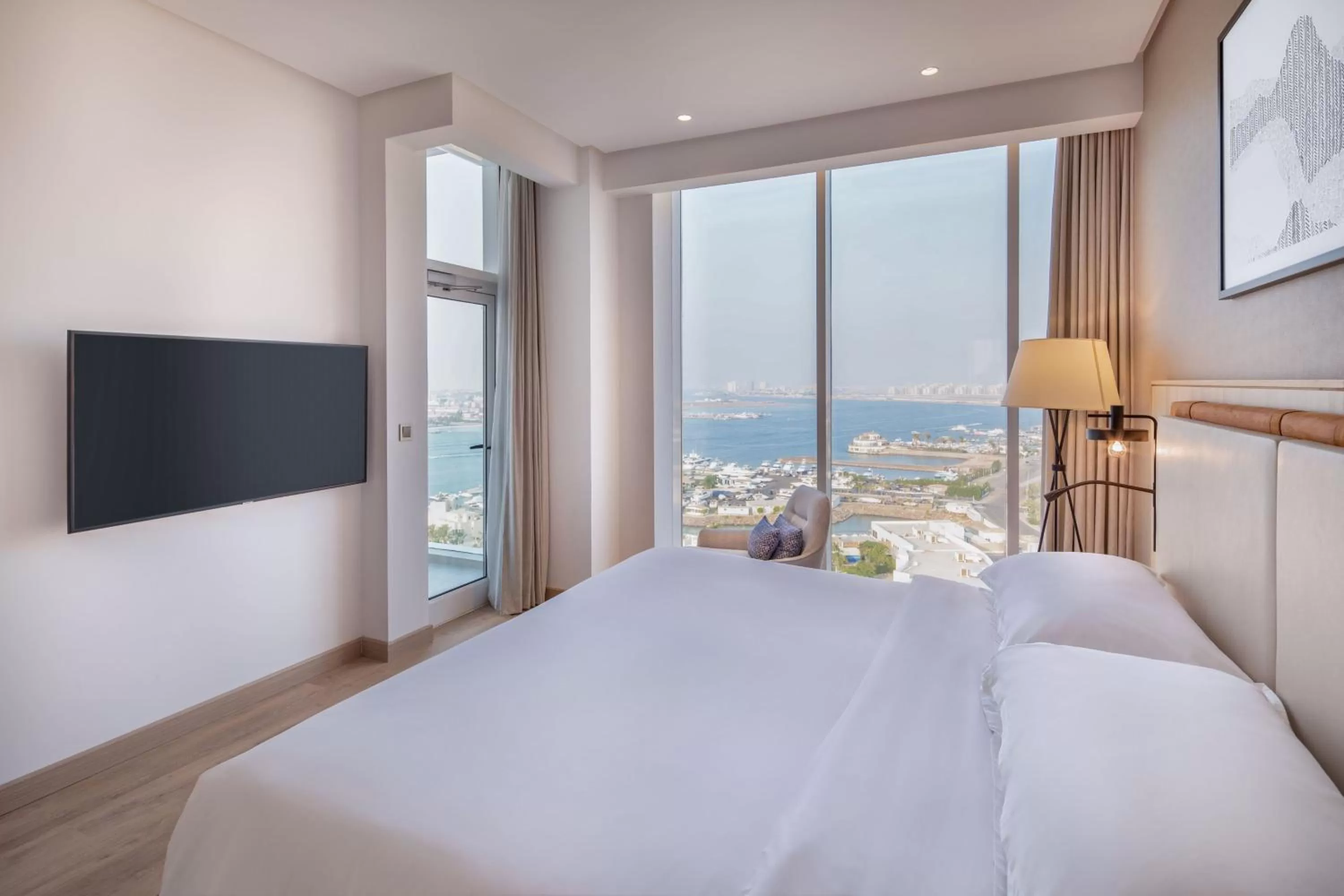 Bedroom, Bed in Four Points by Sheraton Jeddah Corniche