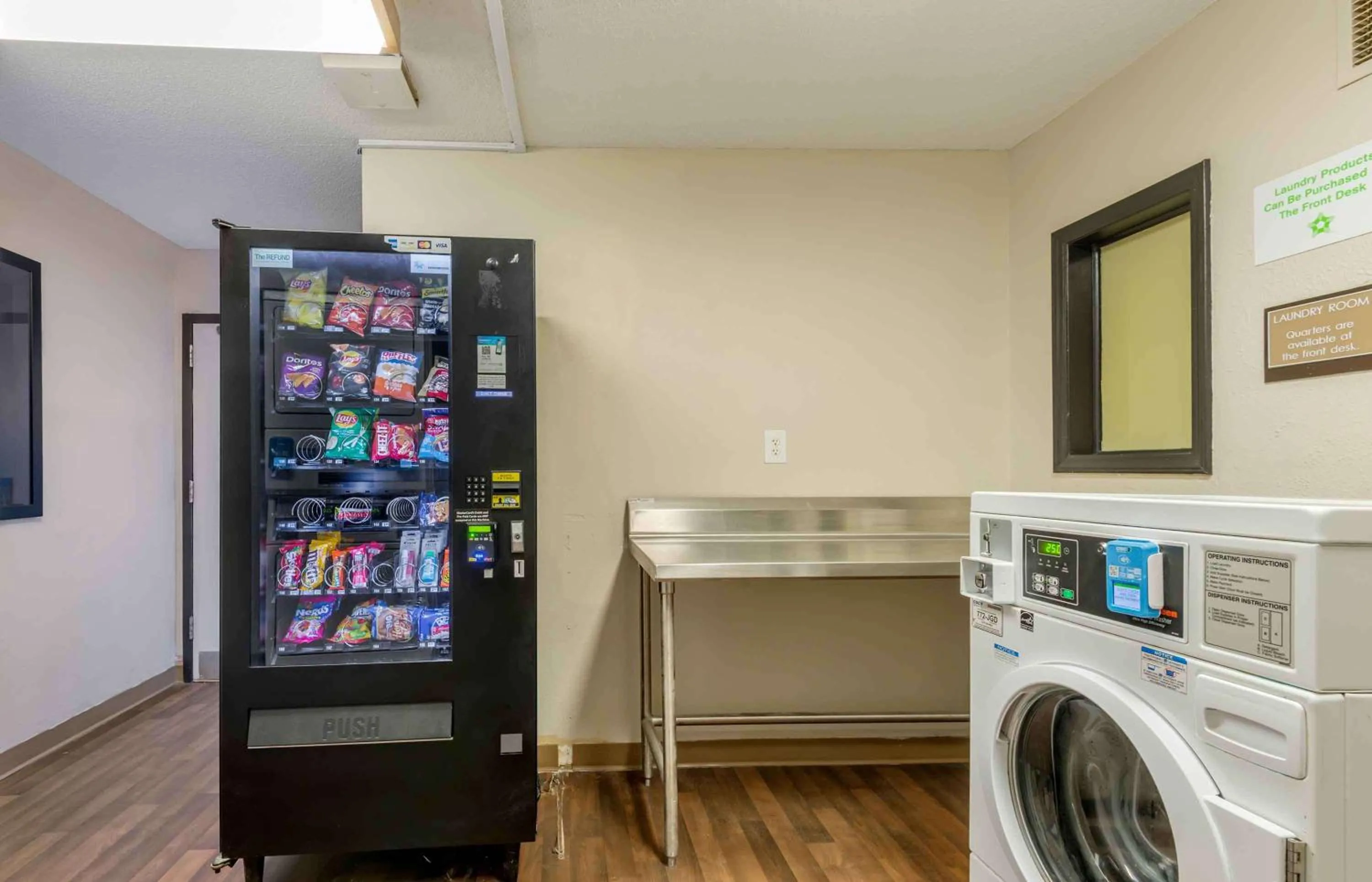 Property building in Extended Stay America Select Suites - Charlotte - Tyvola Rd - Executive Park