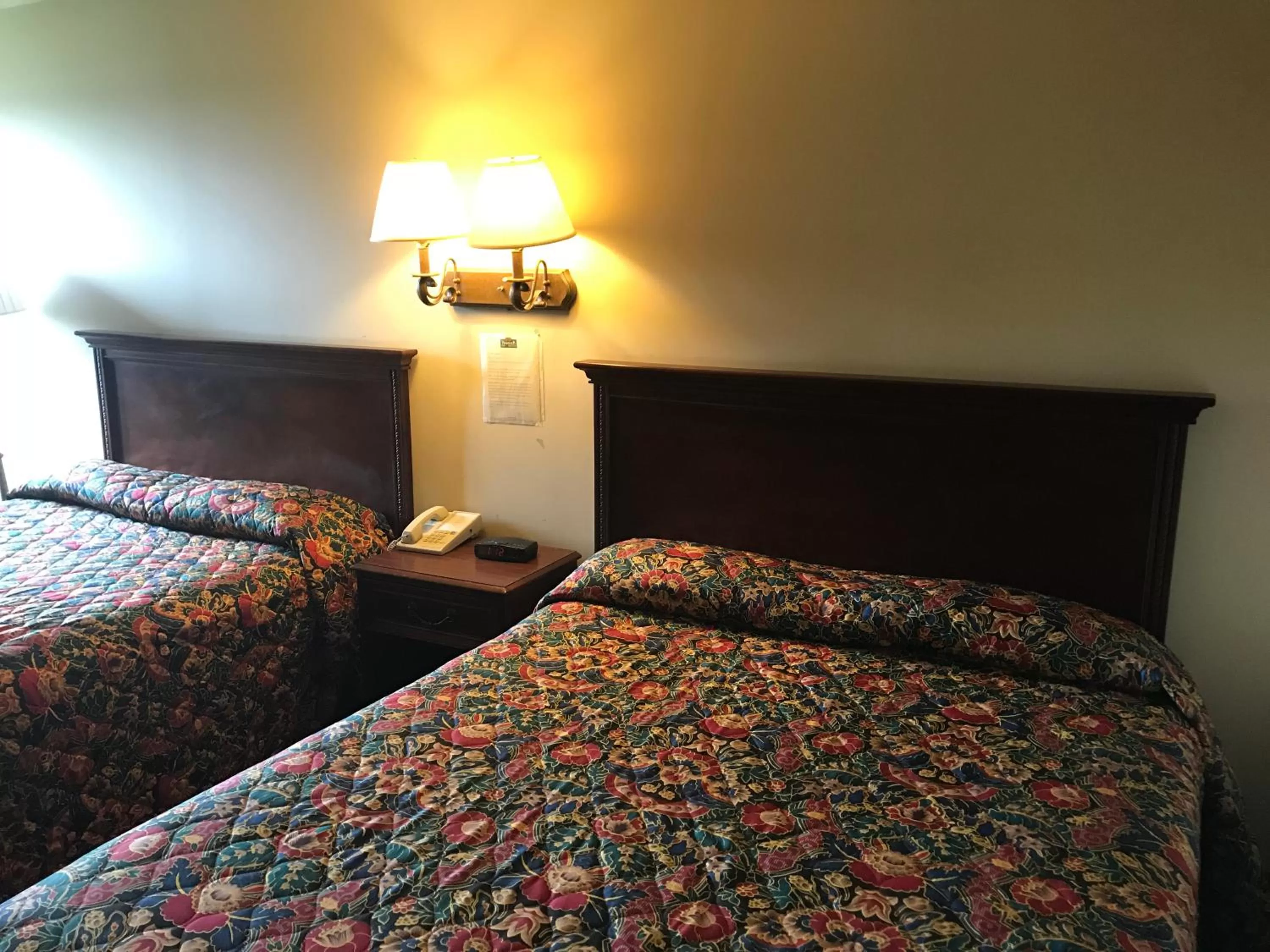 Bed in Lititz Inn and Suites
