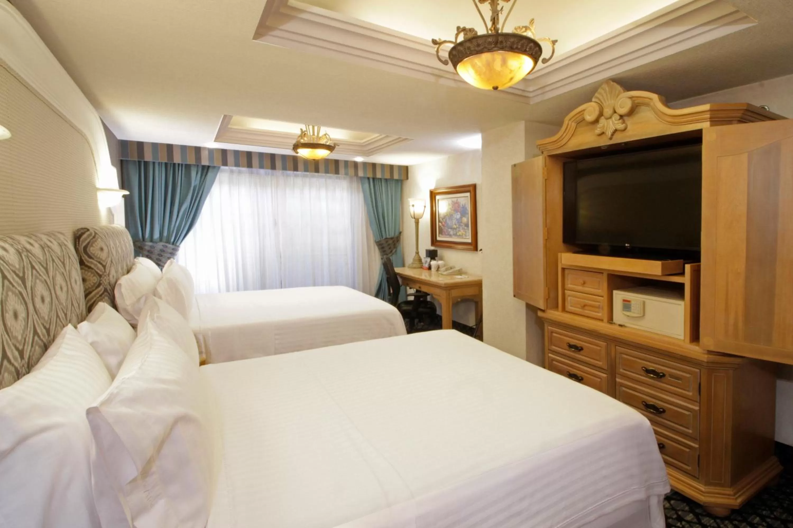 Photo of the whole room, Bed in Holiday Inn Queretaro Centro Historico by IHG