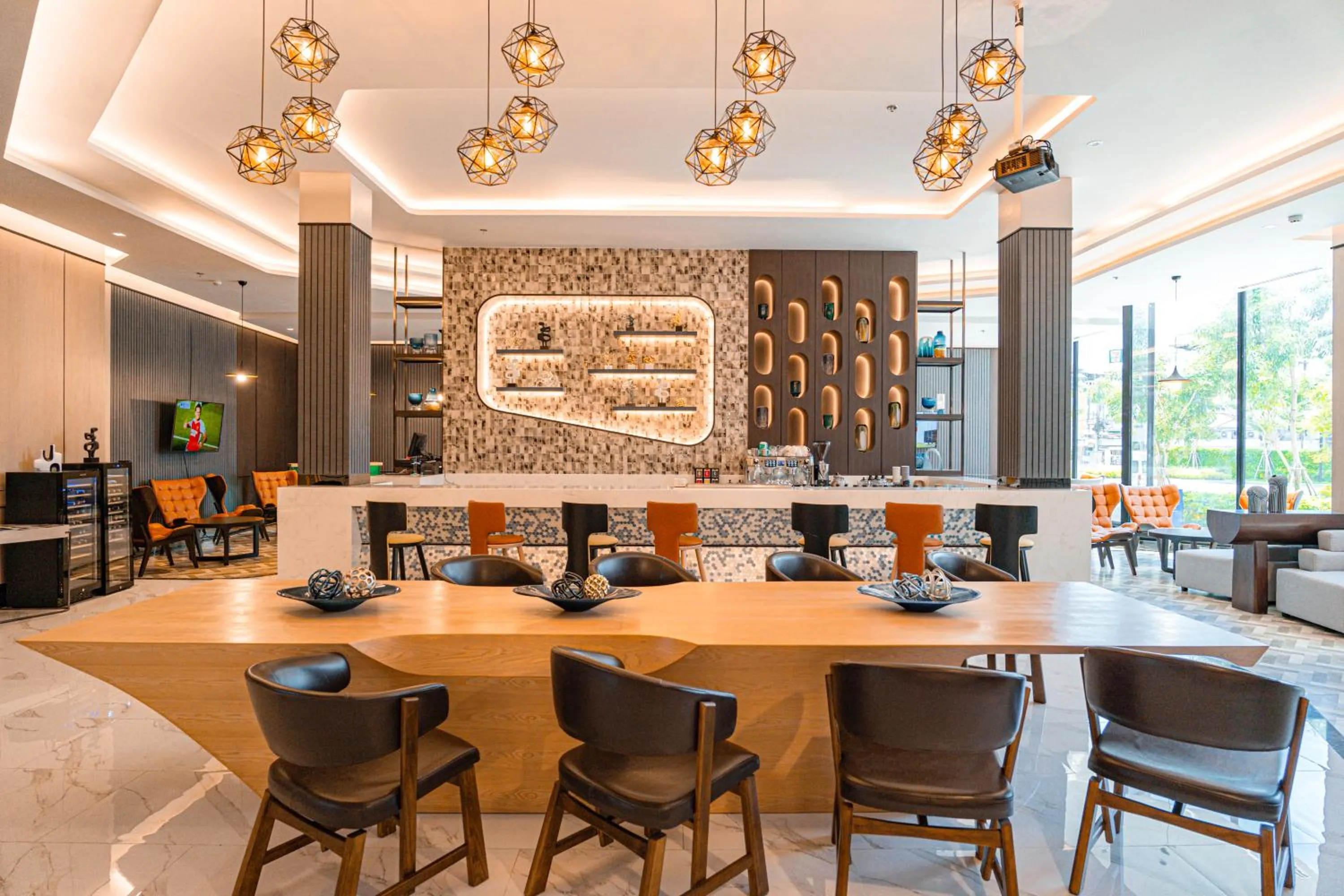 Lounge or bar in Novotel Rayong Star Convention Centre