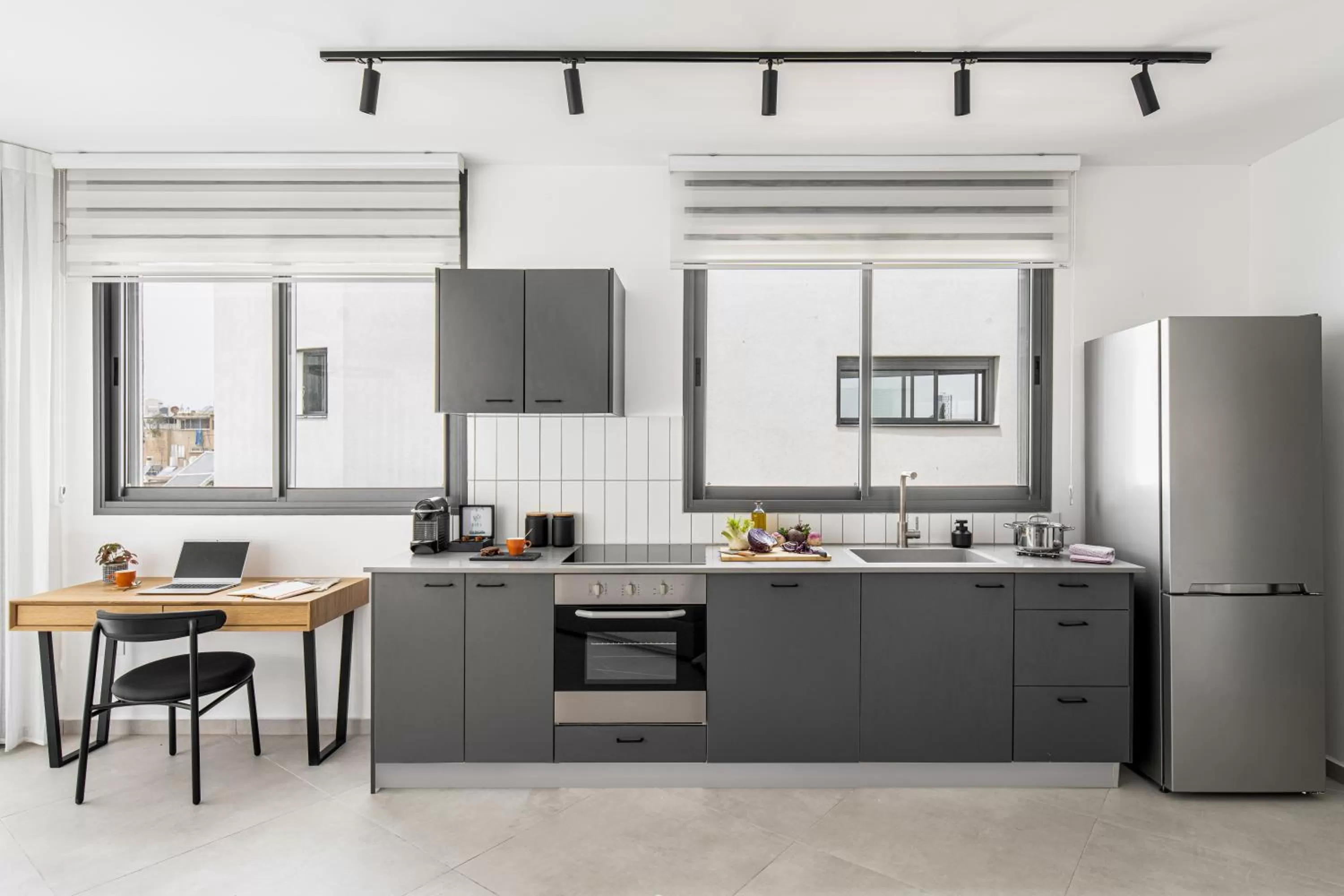 Kitchen or kitchenette in Mate GEORGE - By HOMY