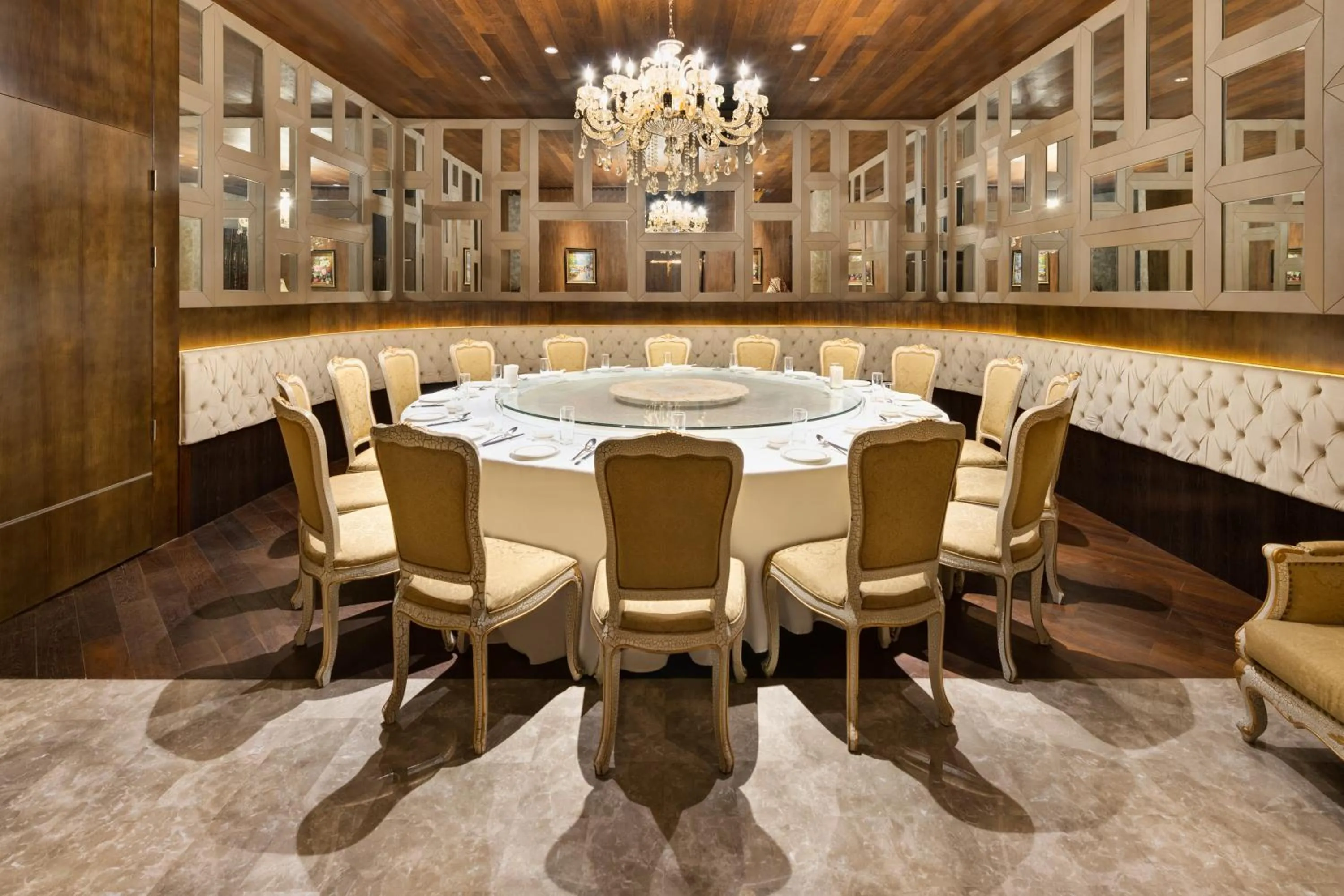 Restaurant/places to eat in Crowne Plaza Shanghai Noah Square by IHG