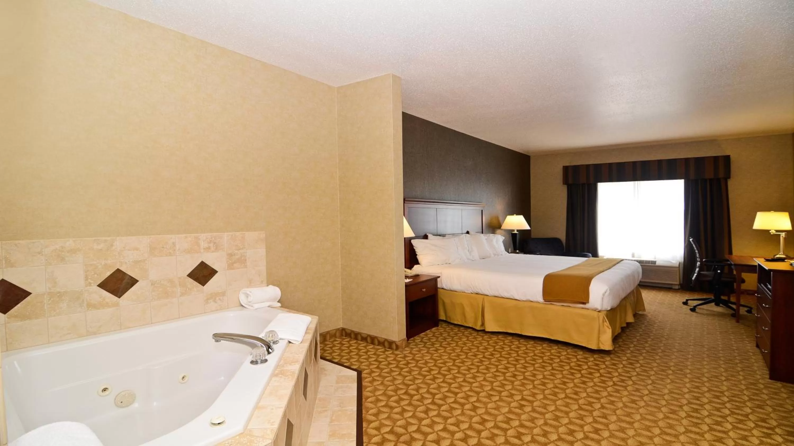 King Suite with Whirlpool in Holiday Inn Express Hotel & Suites Fort Atkinson, an IHG Hotel
