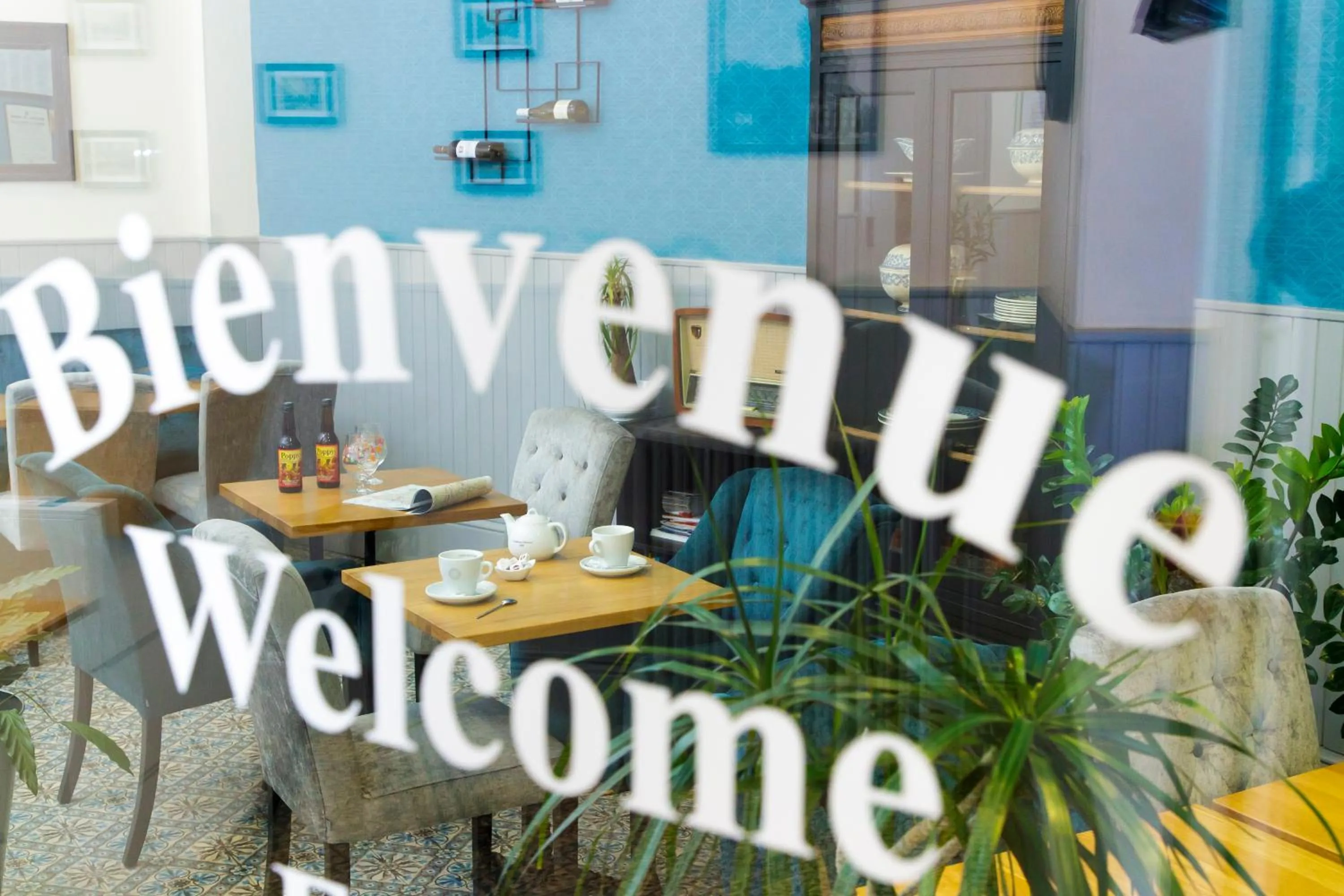 Seating area in Logis Hotel & Restaurant de la Basilique