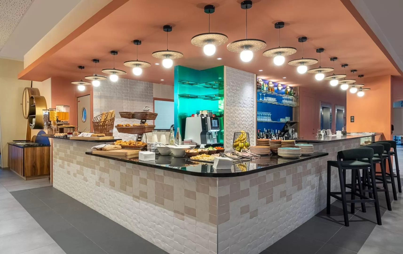 Restaurant/places to eat in ibis Styles Paris Meteor Avenue d'Italie