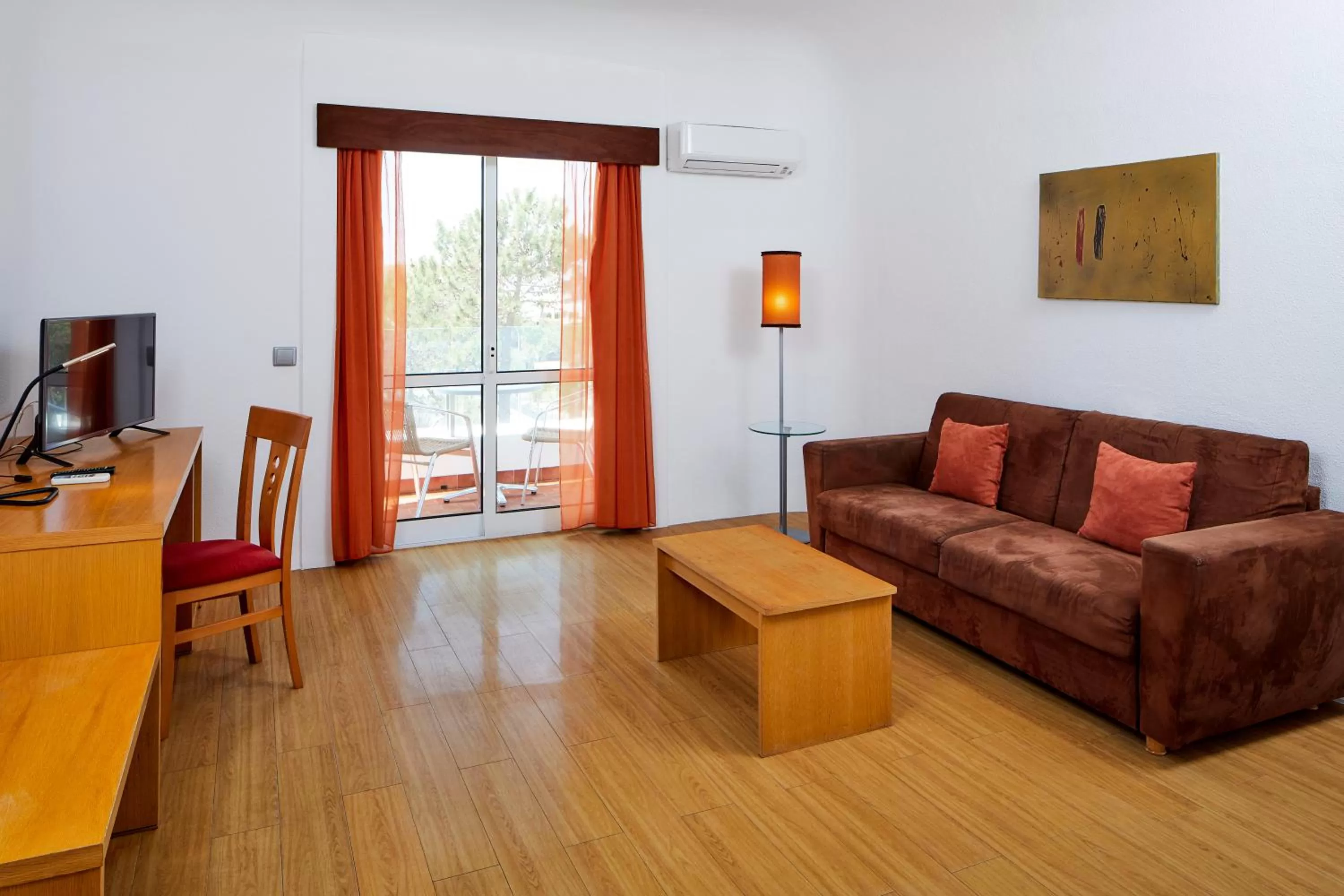 Bed in Alcazar Hotel & SPA