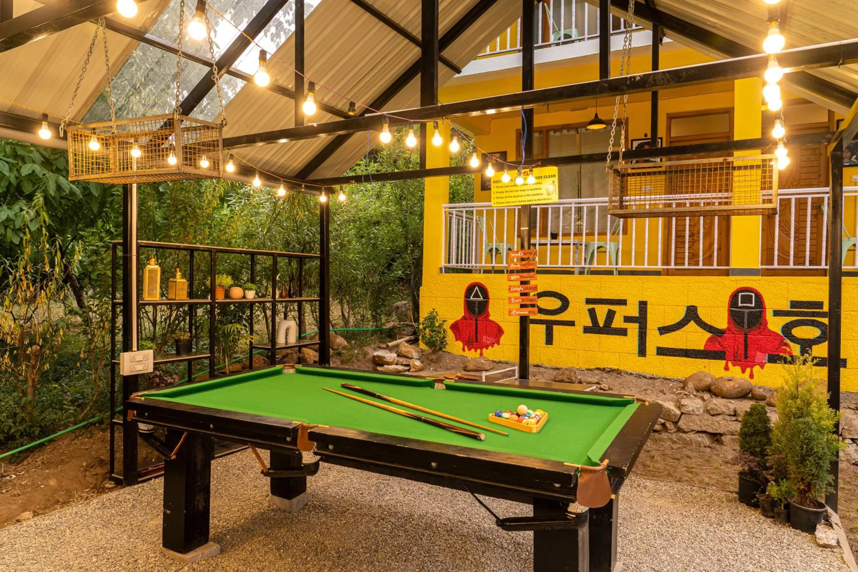 Whoopers Hostel Manali