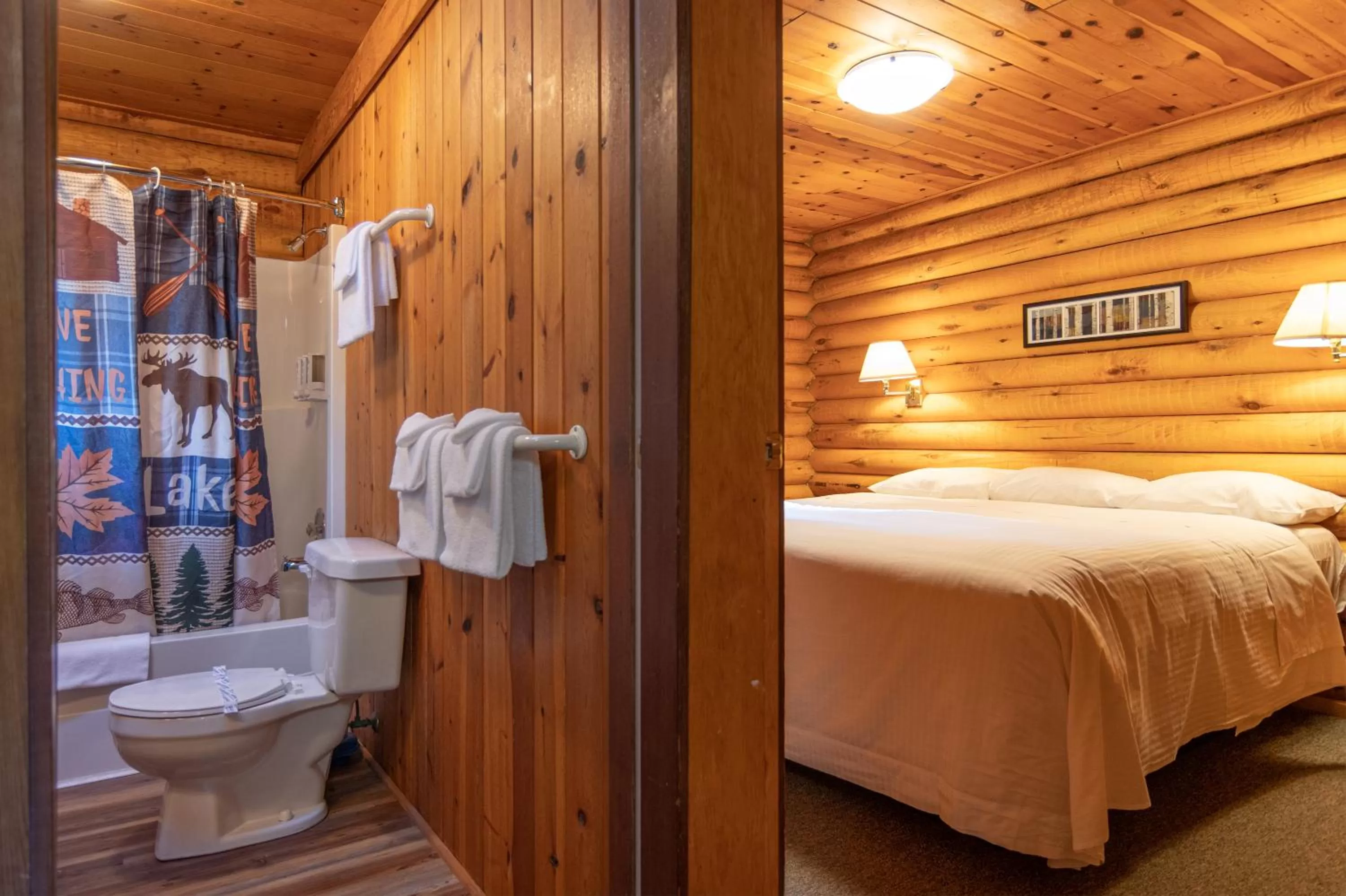 Bathroom, Bed in Cusheon Lake Resort