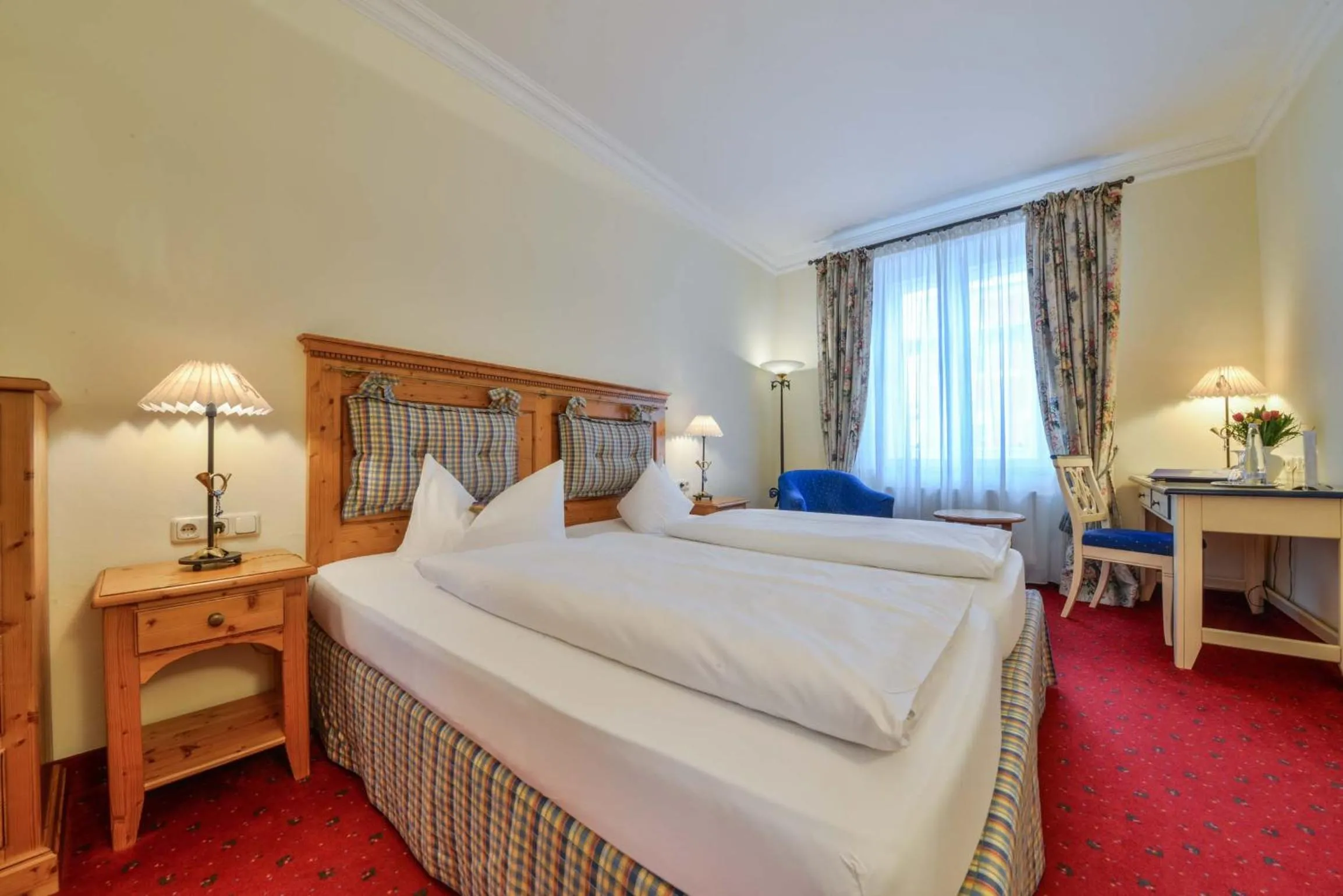 Bed in Hotel Post Murnau