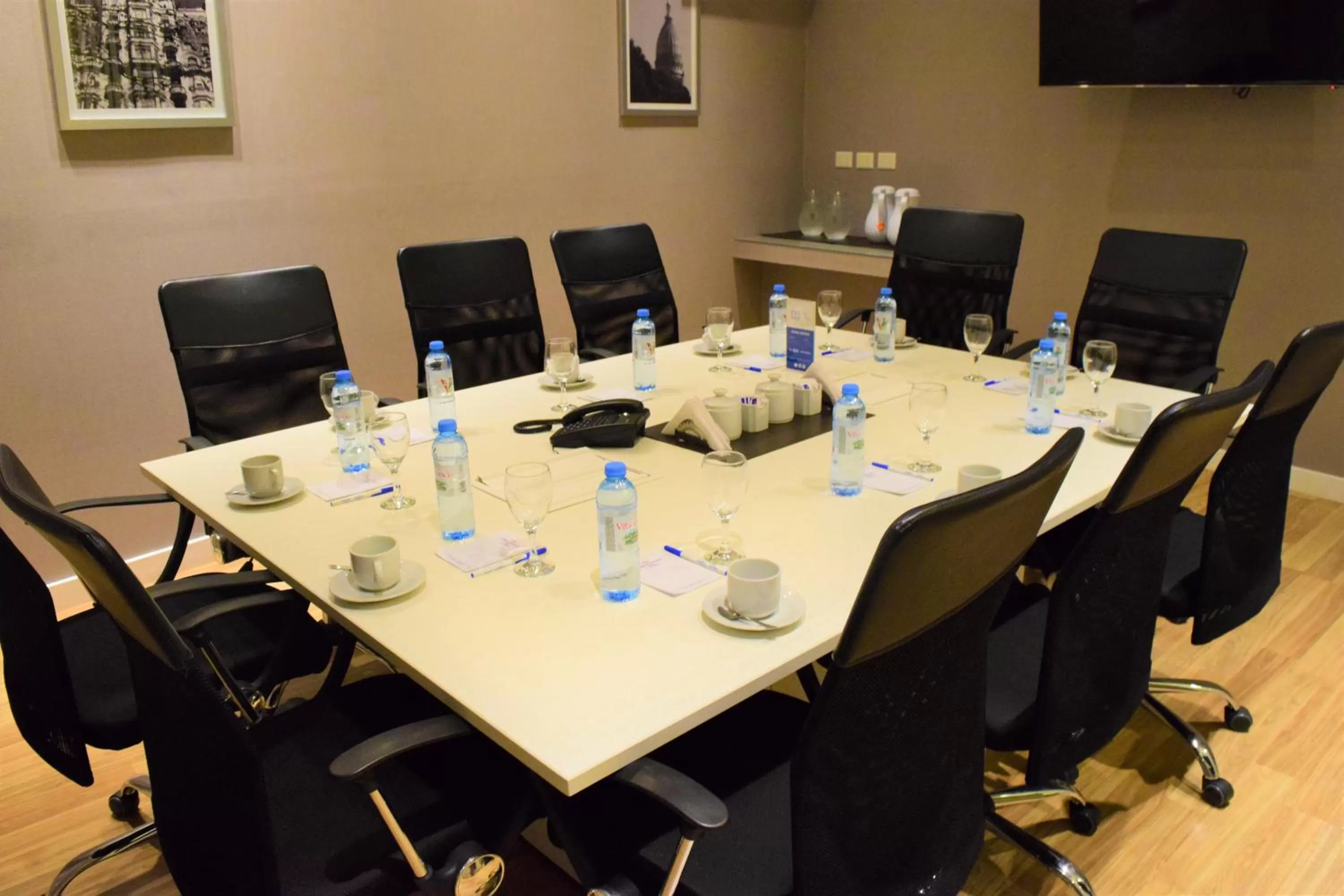 Property building in Howard Johnson Plaza by Wyndham Buenos Aires Florida Street