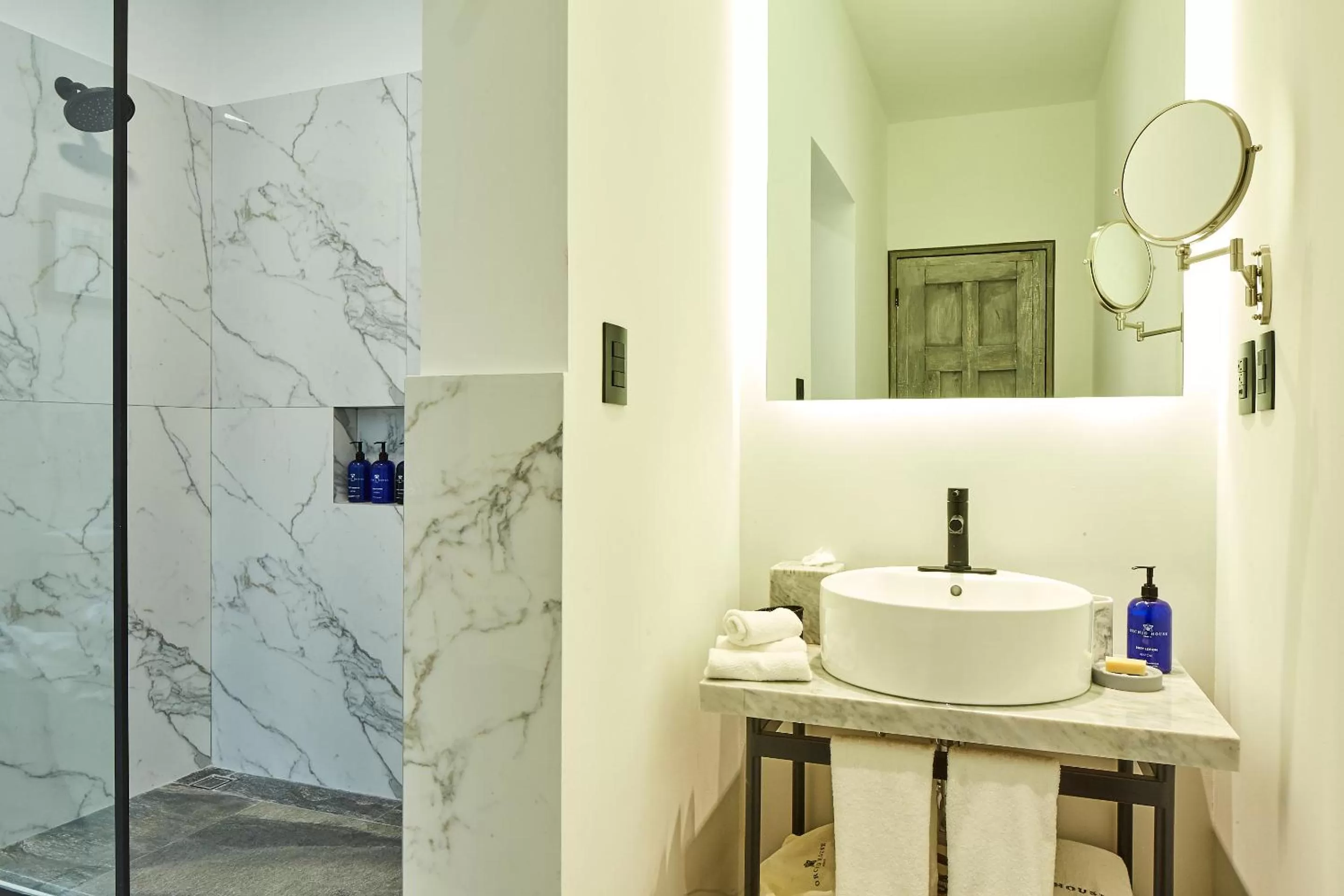 Bathroom in Orchid House Mexico City