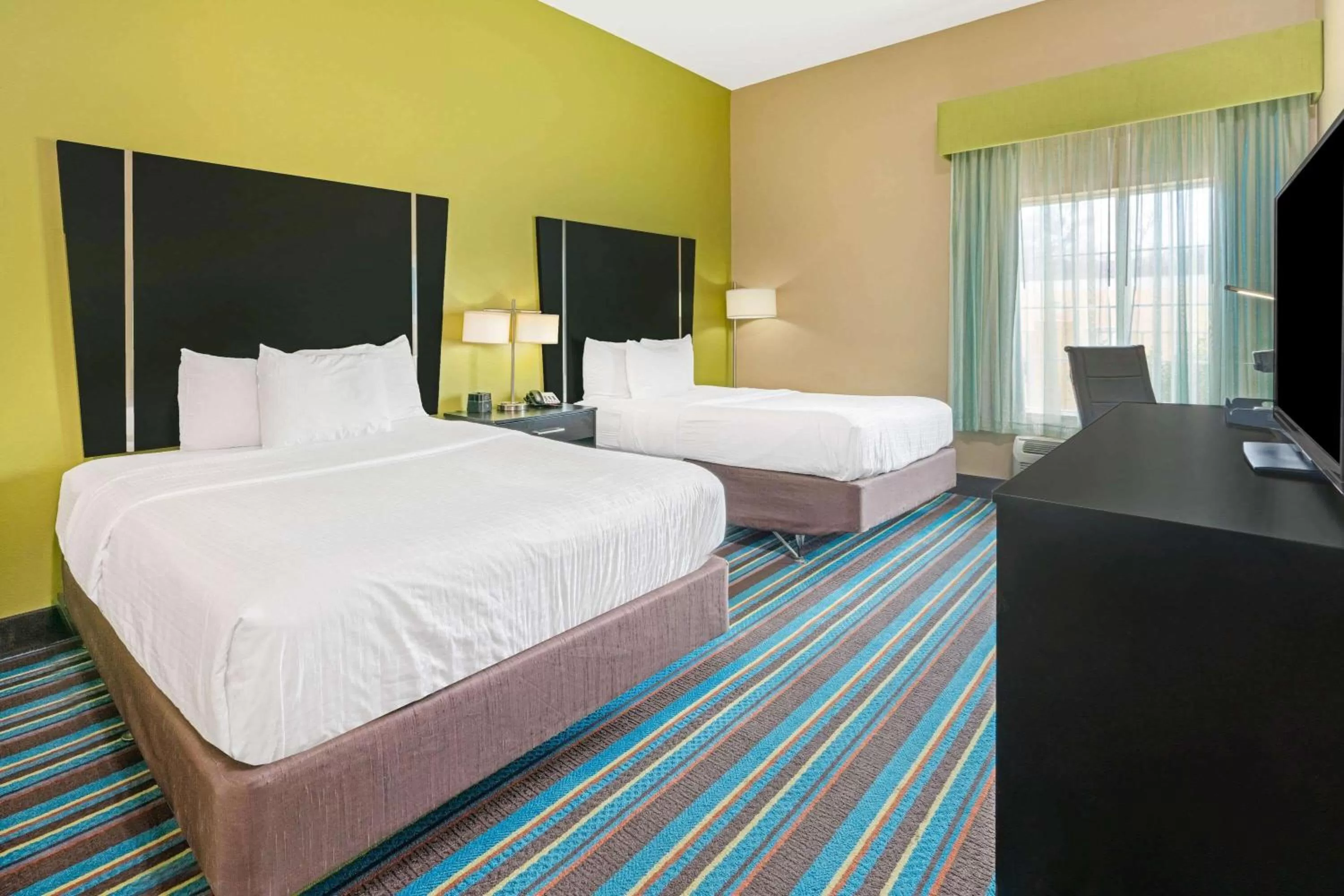 Photo of the whole room, Bed in La Quinta by Wyndham Muskogee