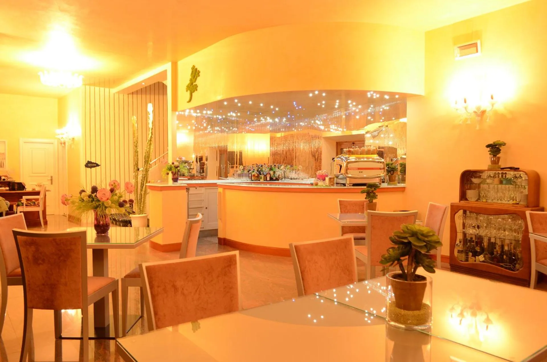 Restaurant/places to eat in Sangallo Hotel