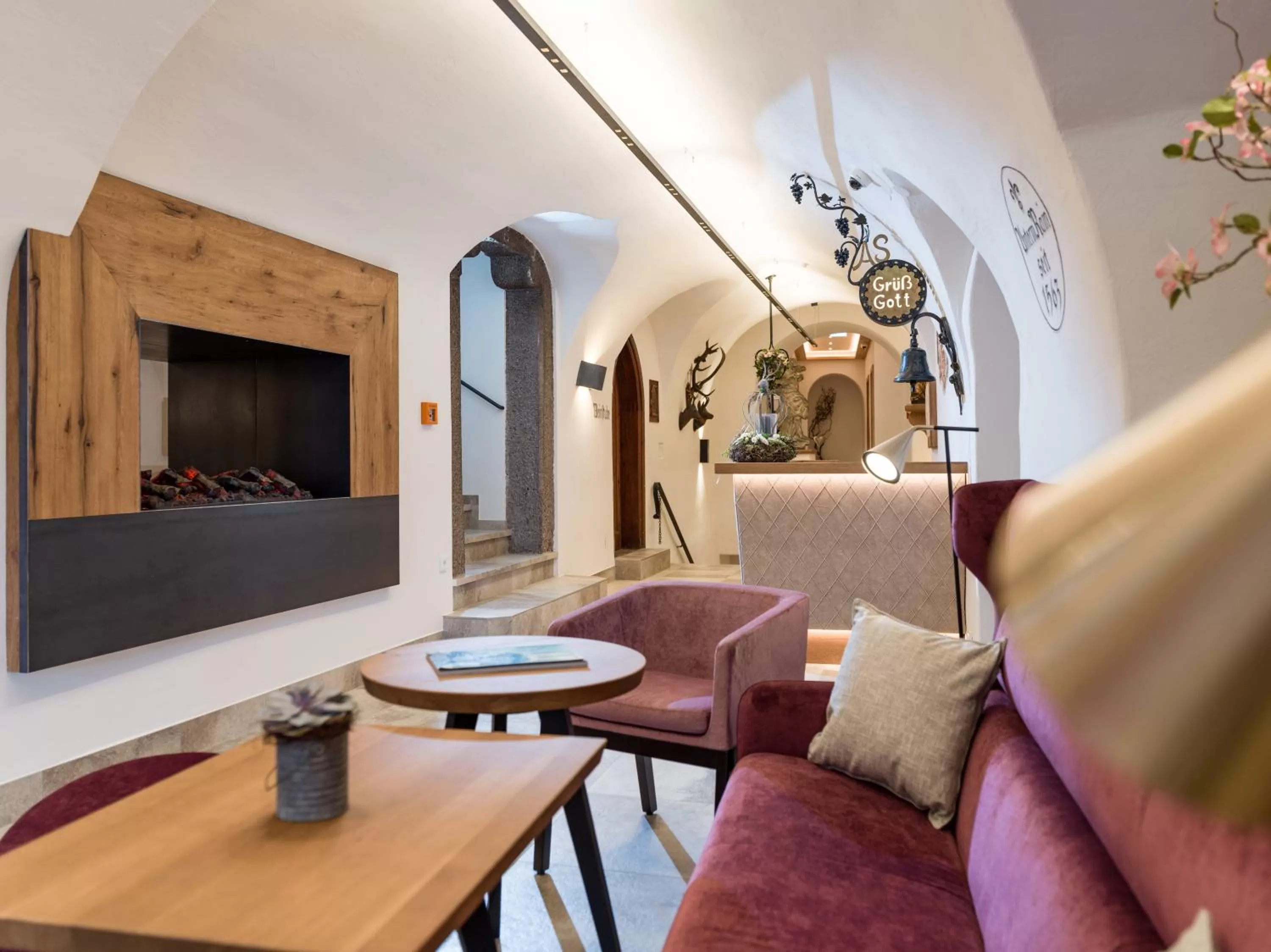 Lobby or reception in Alpen Glück Hotel Unterm Rain garni