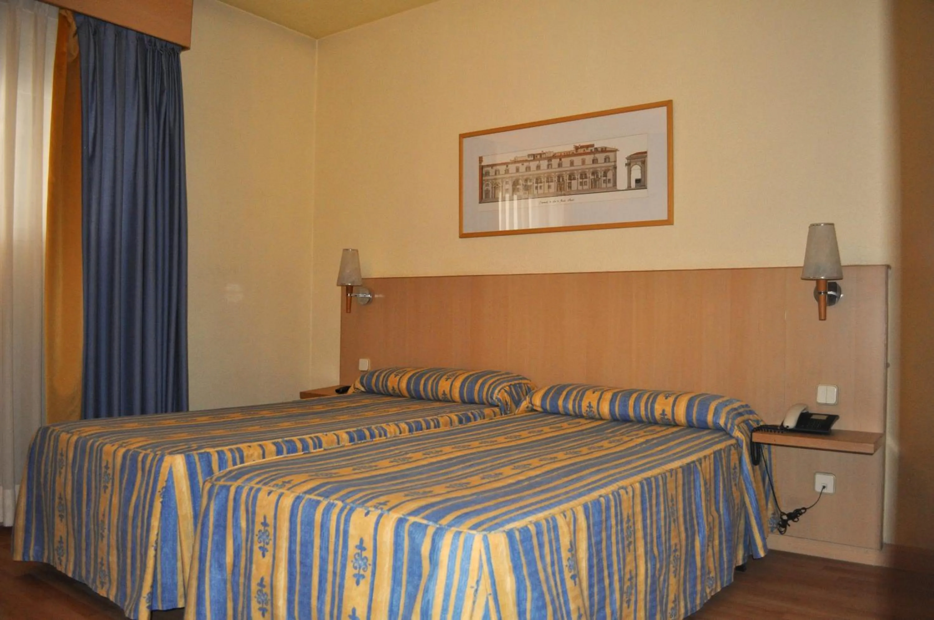 Bed in Hotel España