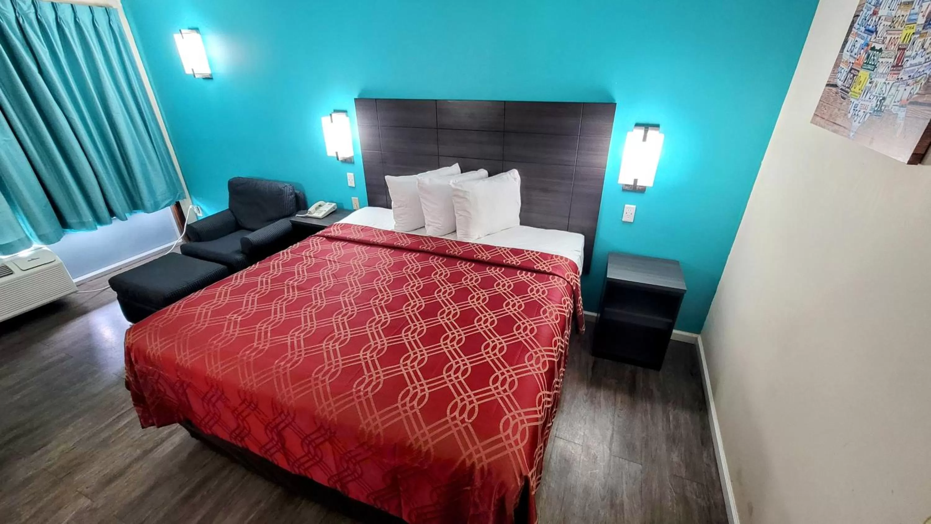 Photo of the whole room, Bed in Econo Lodge Kosciusko