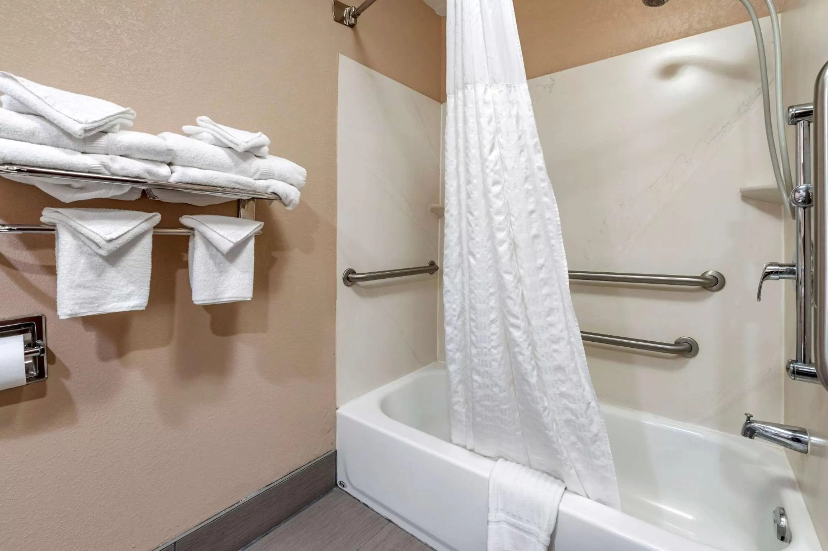 Bathroom in Comfort Inn & Suites Lawrenceburg