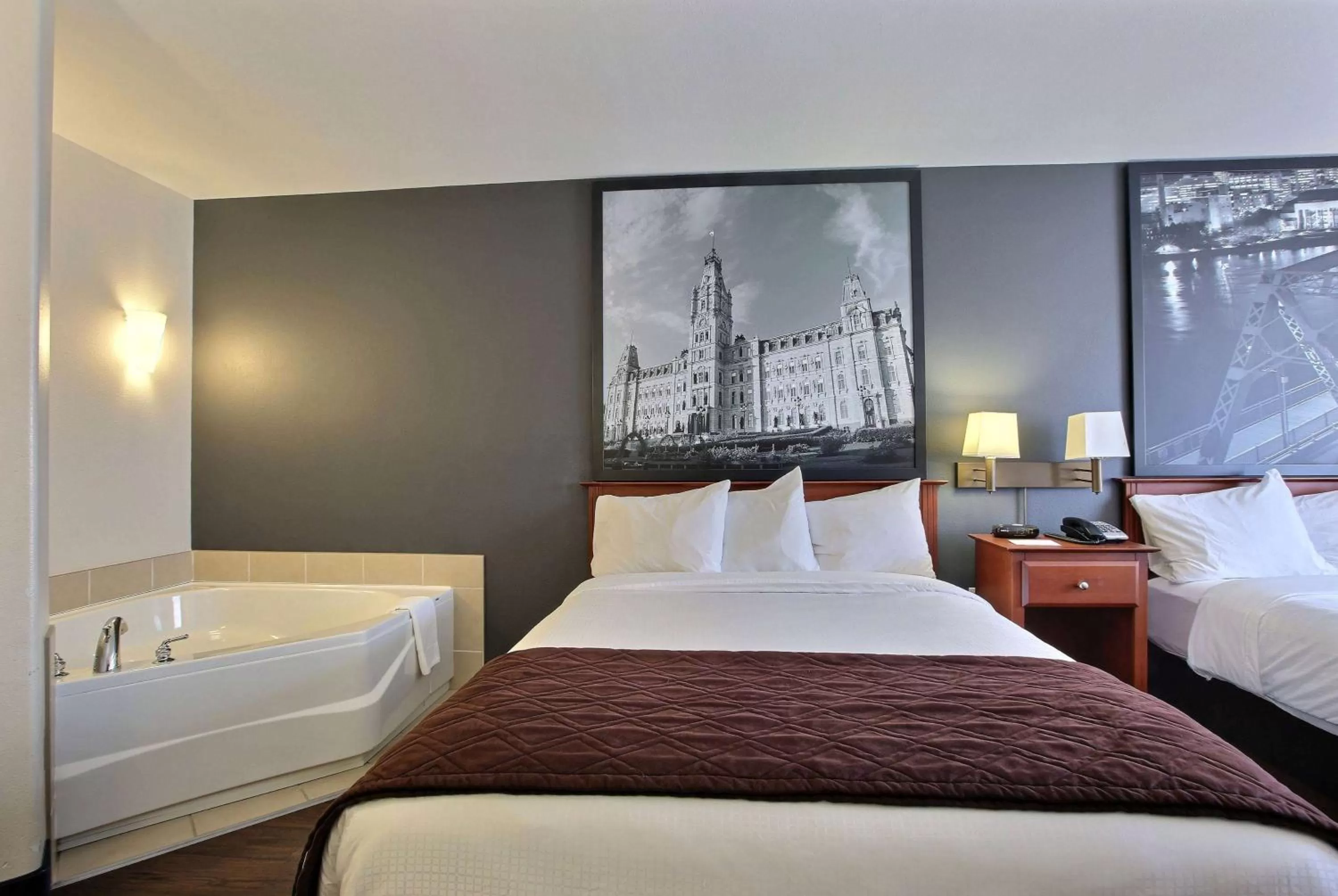 Photo of the whole room, Bed in Super 8 by Wyndham Trois-Rivieres