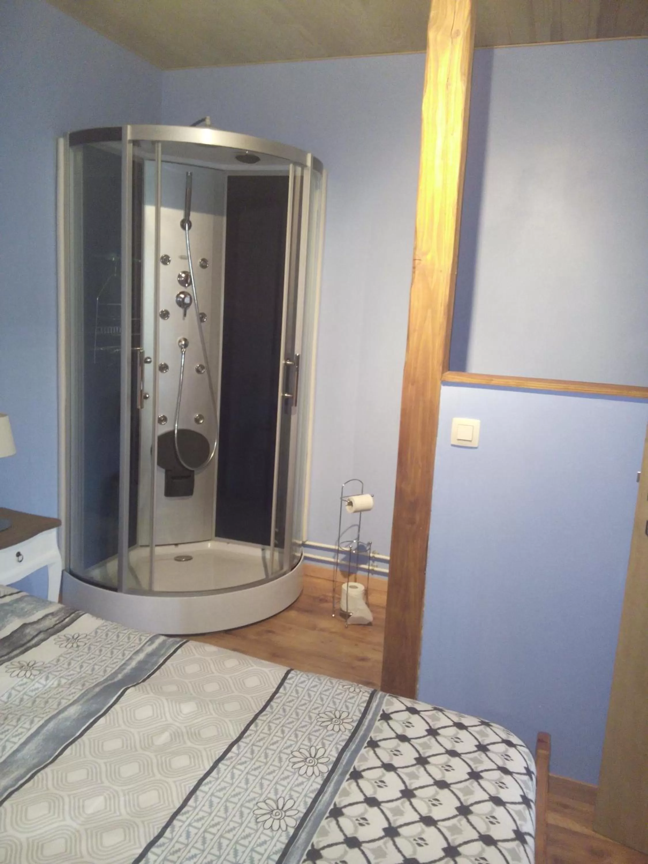 Bathroom, Bed in Le Relais du Moulin