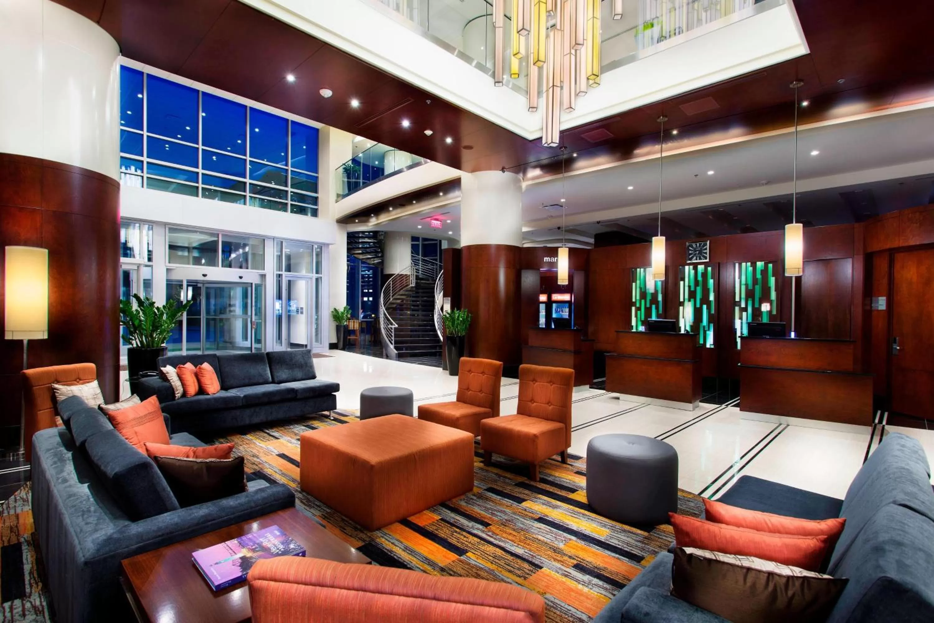 Lobby or reception in Courtyard par Marriott Montréal Centre-ville