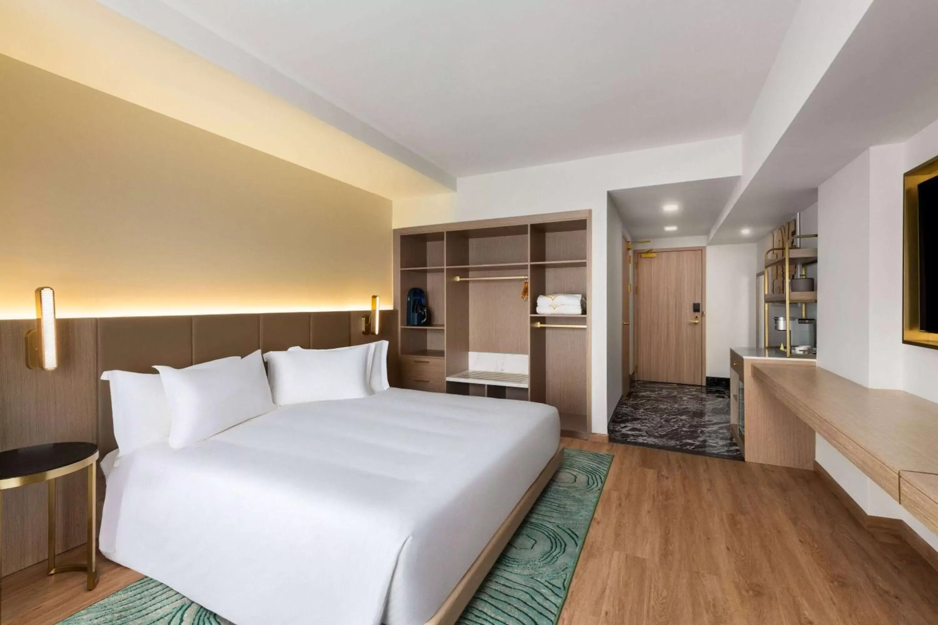 King Room with Roll-in Shower - Mobility Access/Non-Smoking in Dolce by Wyndham Hollywood King Room with Roll-in Shower - Mobility Access/Non-Smoking in Dolce by Wyndham Hollywood