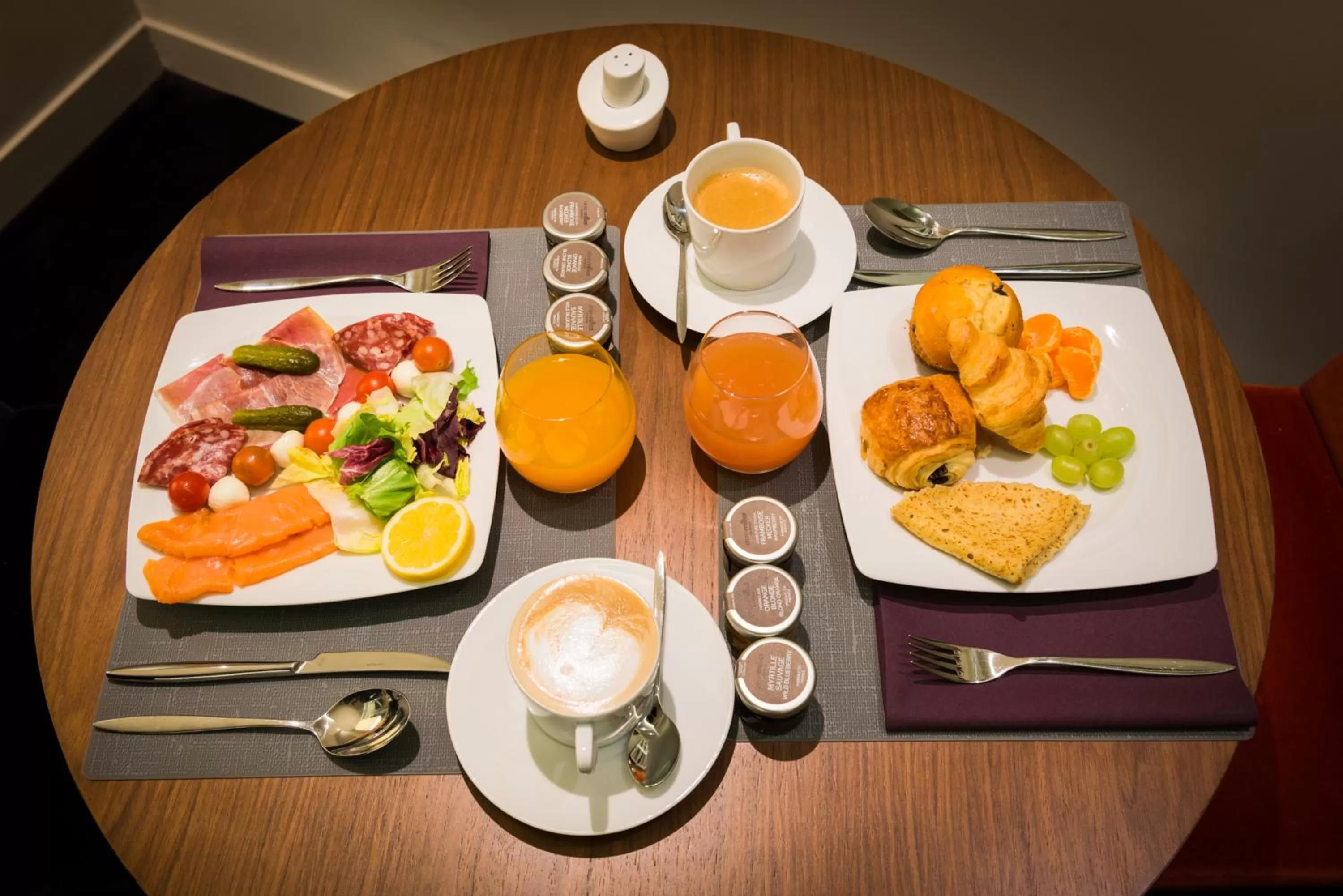 Food in Hôtel le Derby Alma by Inwood Hotels