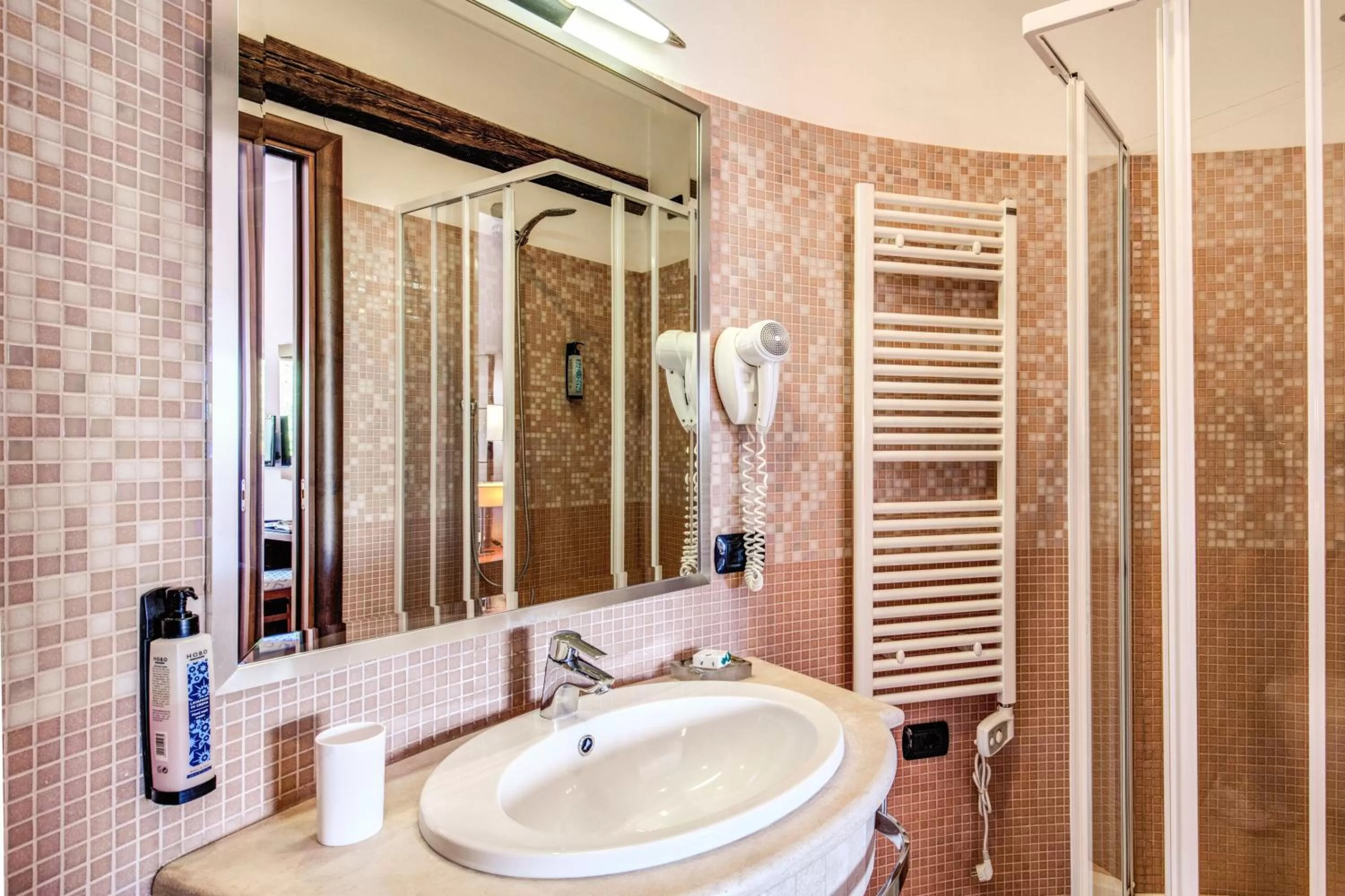 Shower in Hotel Roma Tiburtina Metro