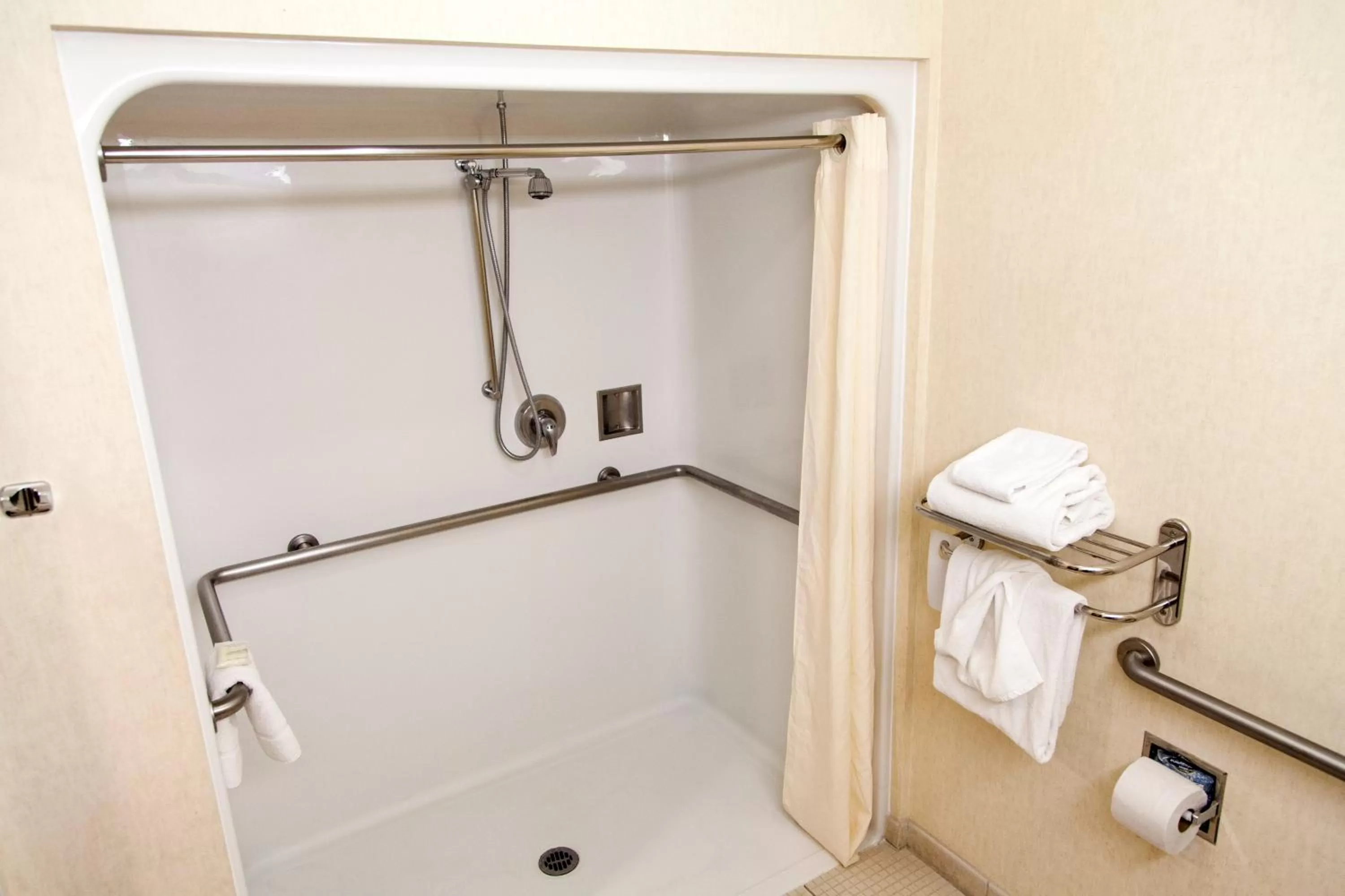 Bathroom in Microtel Inn & Suites by Wyndham Chihuahua
