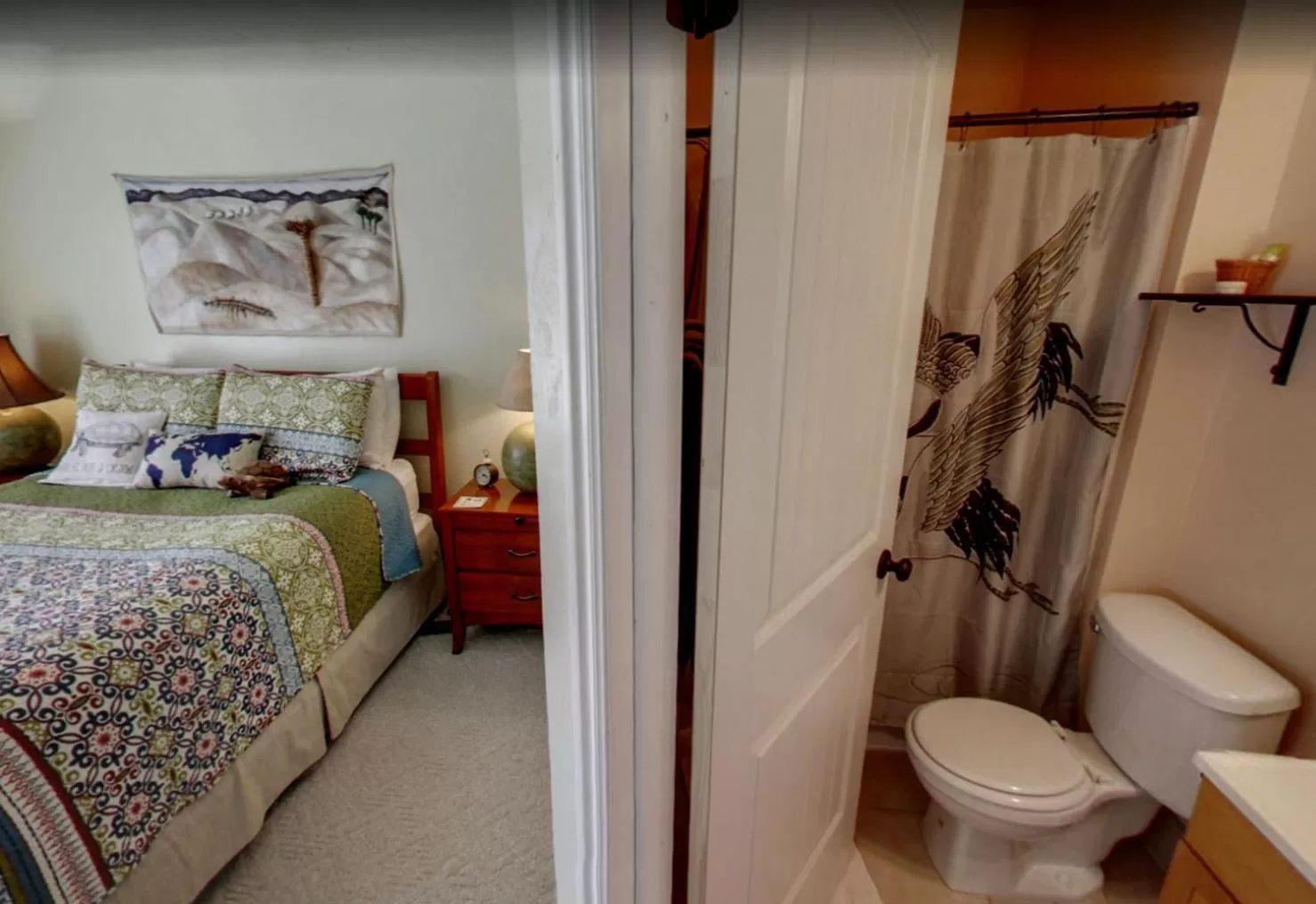 Bathroom, Bed in 2 Cranes Inn - Zion