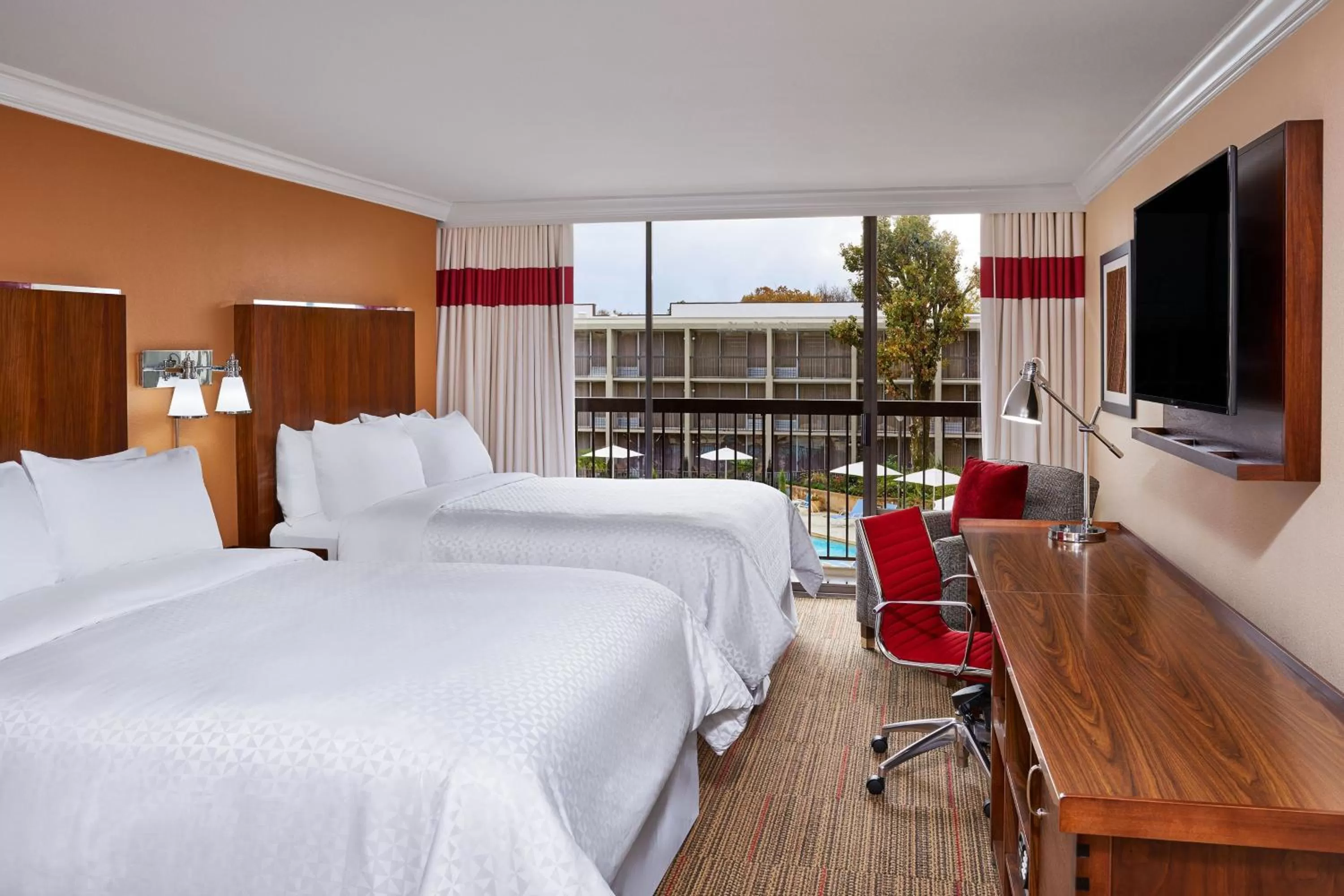 Photo of the whole room, Bed in Four Points by Sheraton Little Rock Midtown