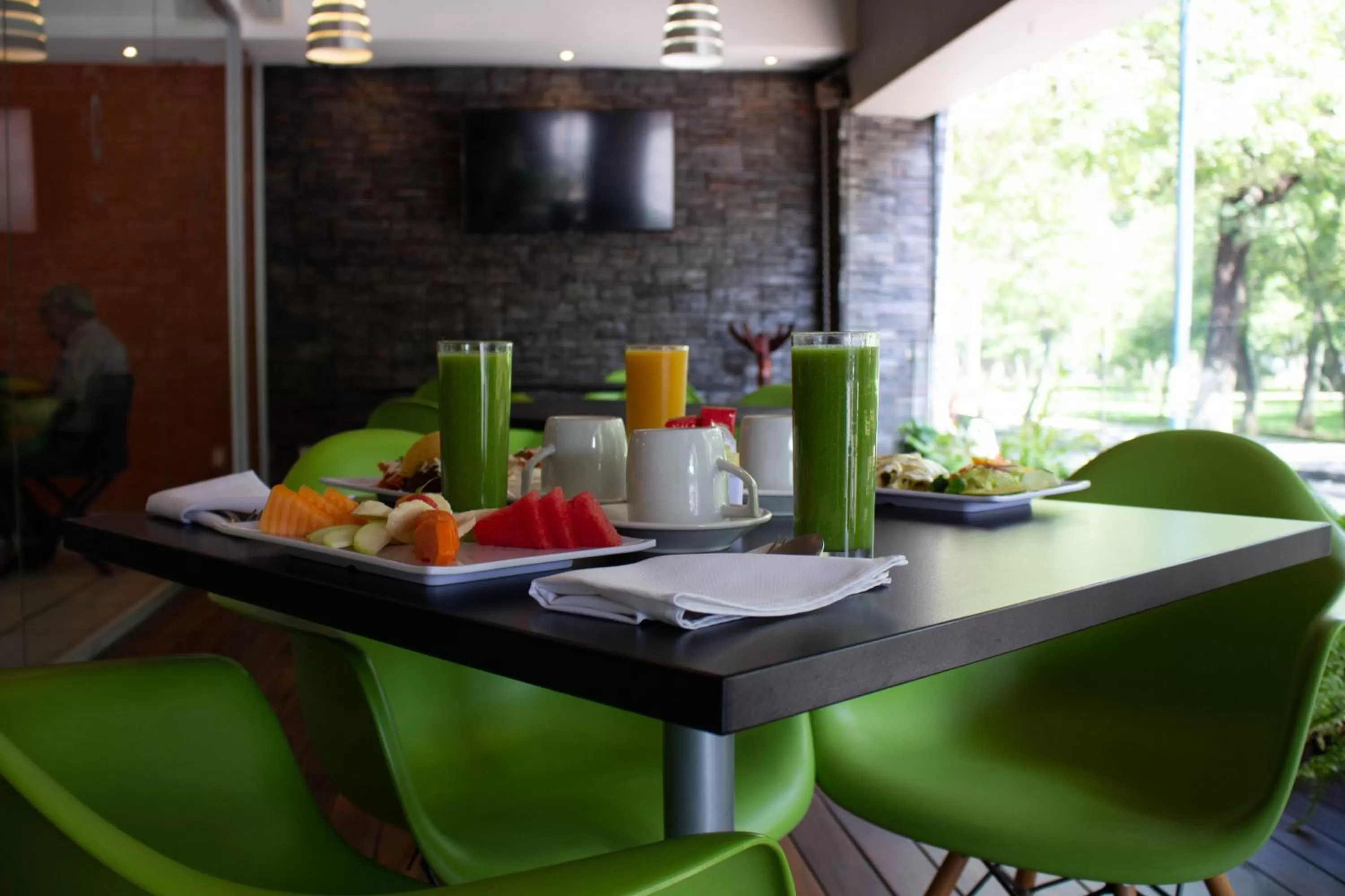 Restaurant/places to eat in Hotel Diana del Bosque by DOT Urban