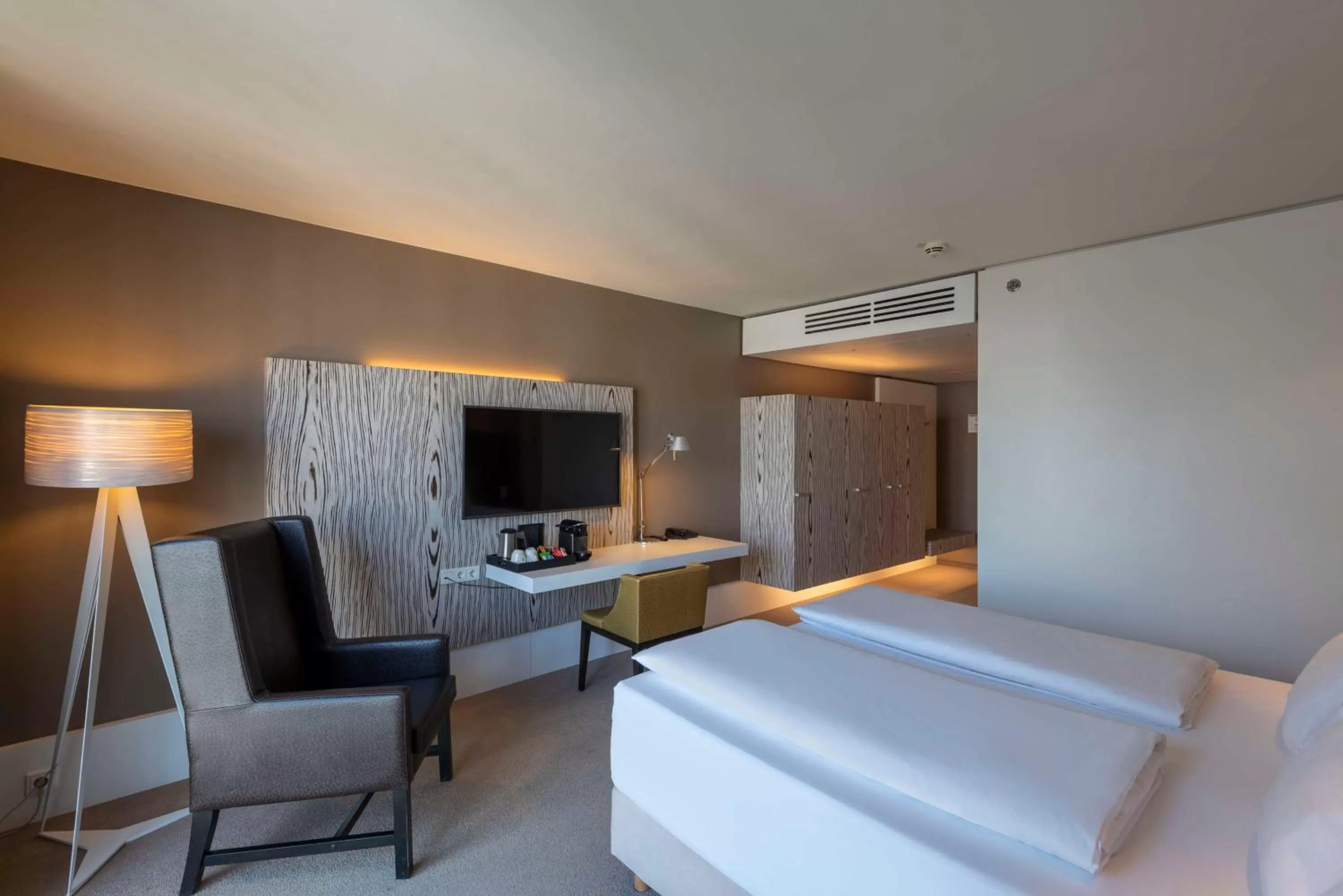 Bedroom, Bed in Doubletree by Hilton Vienna Schonbrunn
