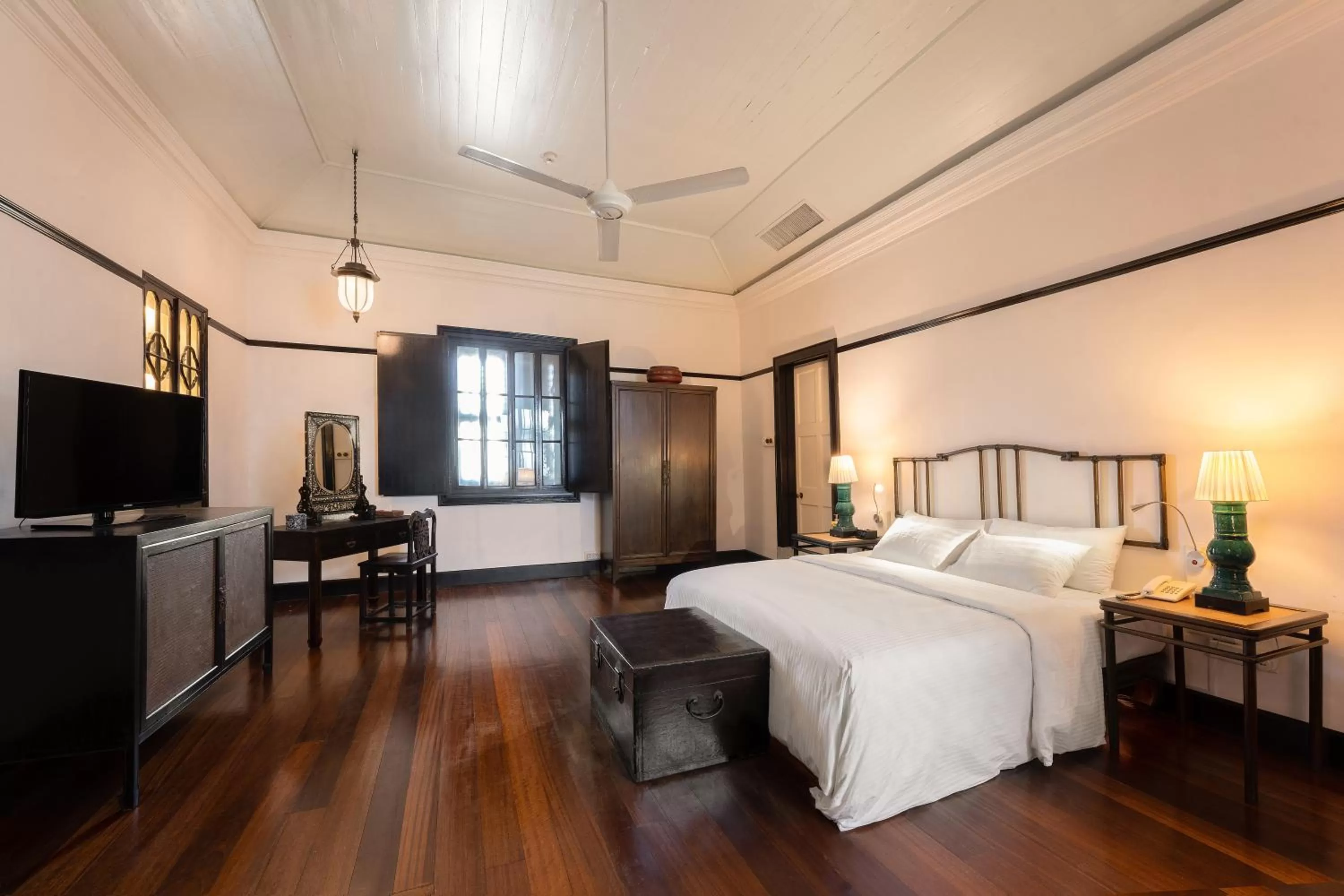 Photo of the whole room, Bed in Cheong Fatt Tze - The Blue Mansion