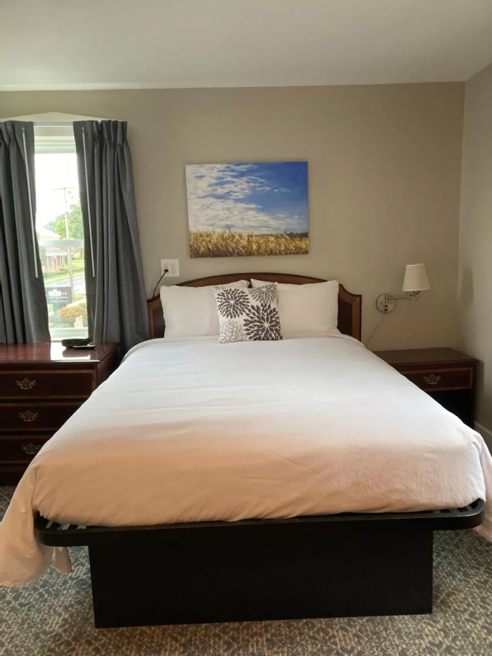 Bed in Country Squire Inn and Suites