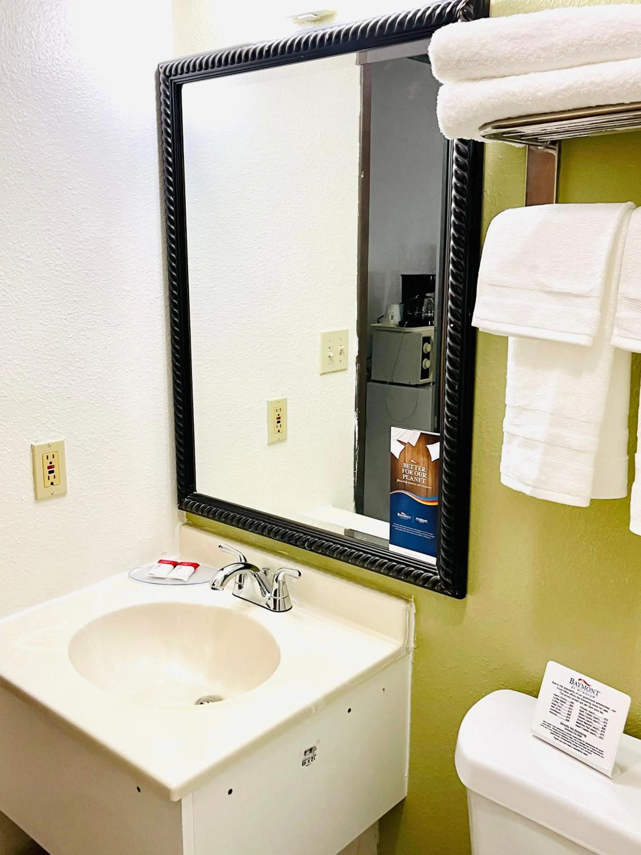 Baymont by Wyndham Hutchinson