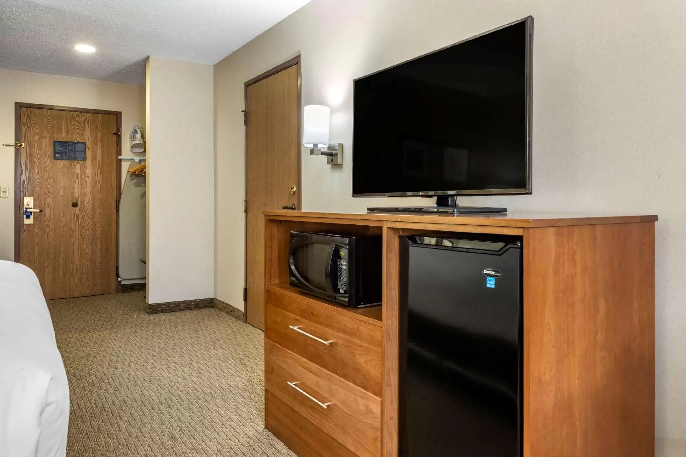Photo of the whole room in Comfort Inn Millersburg