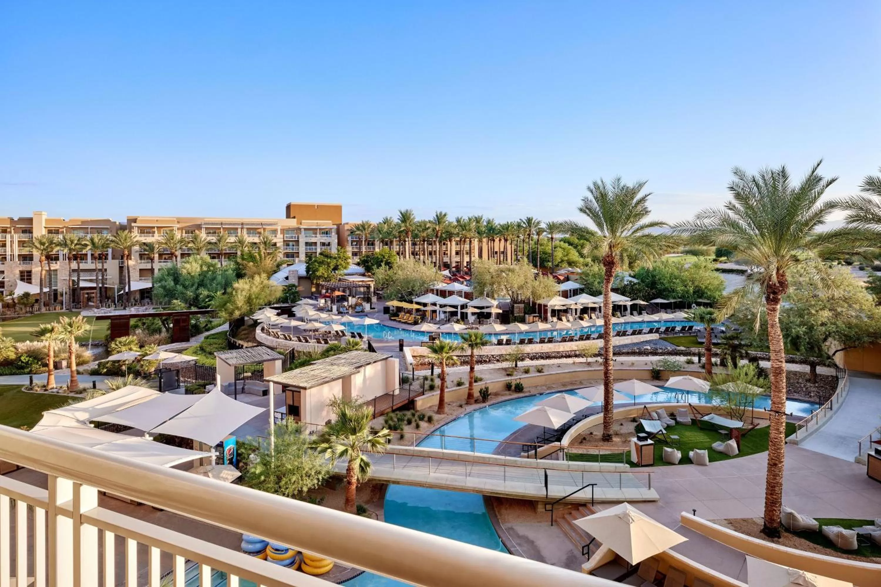 Swimming pool in JW Marriott Phoenix Desert Ridge Resort & Spa