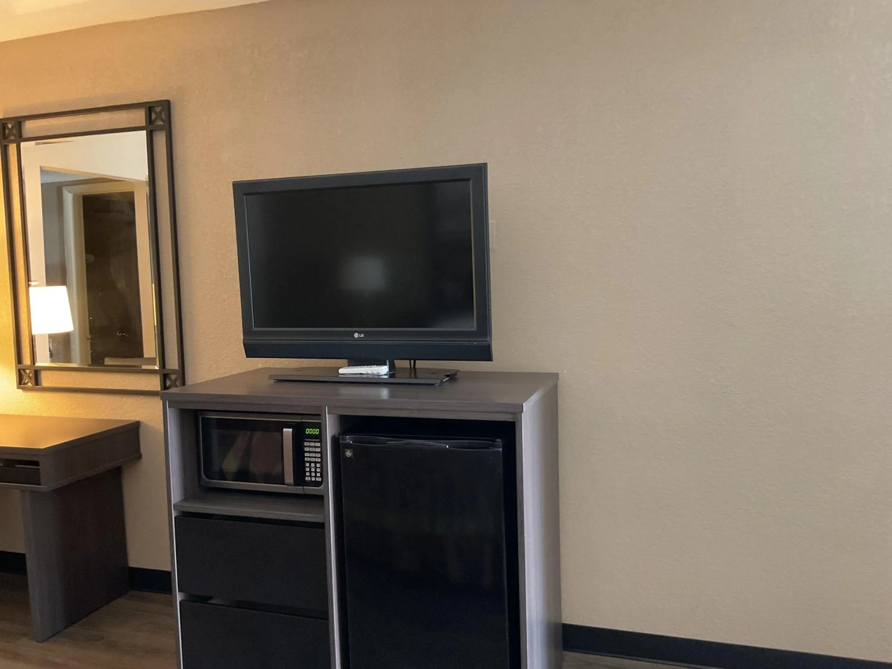 TV and multimedia in Super 8 by Wyndham Chattanooga/East Ridge