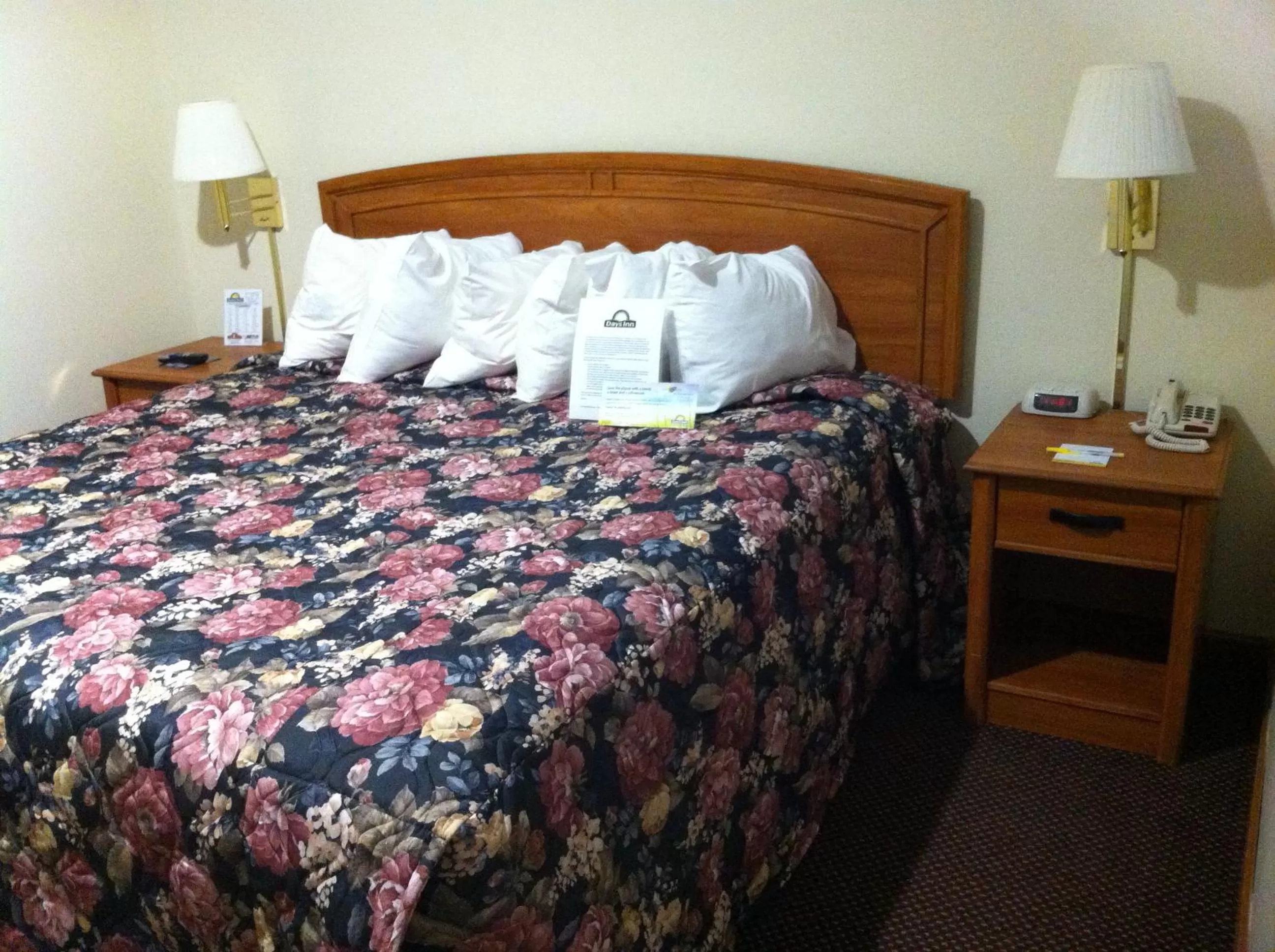 Loft Business King Suite -  Non-Smoking in Days Inn by Wyndham Colchester Burlington