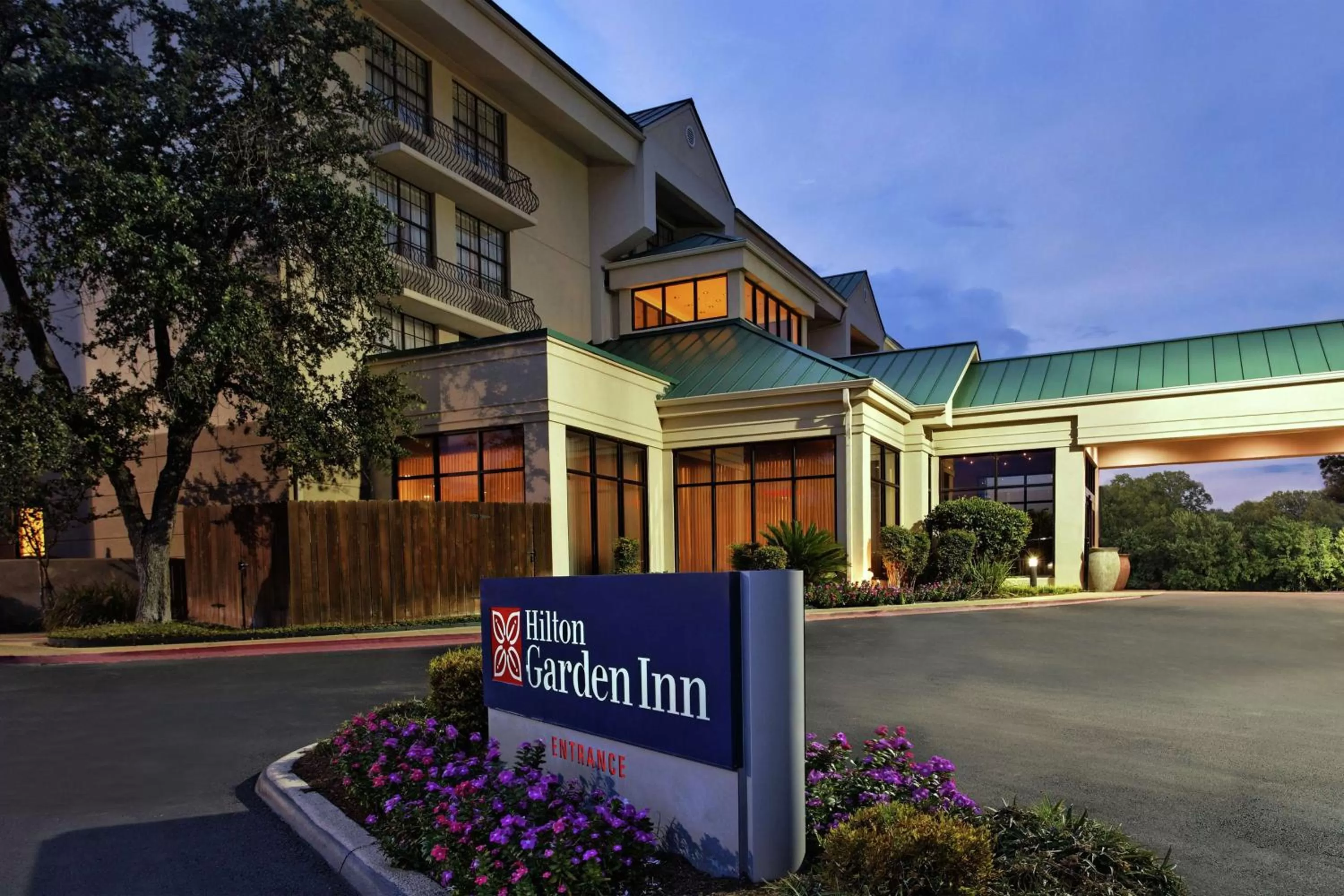 Property building in Hilton Garden Inn San Antonio Airport