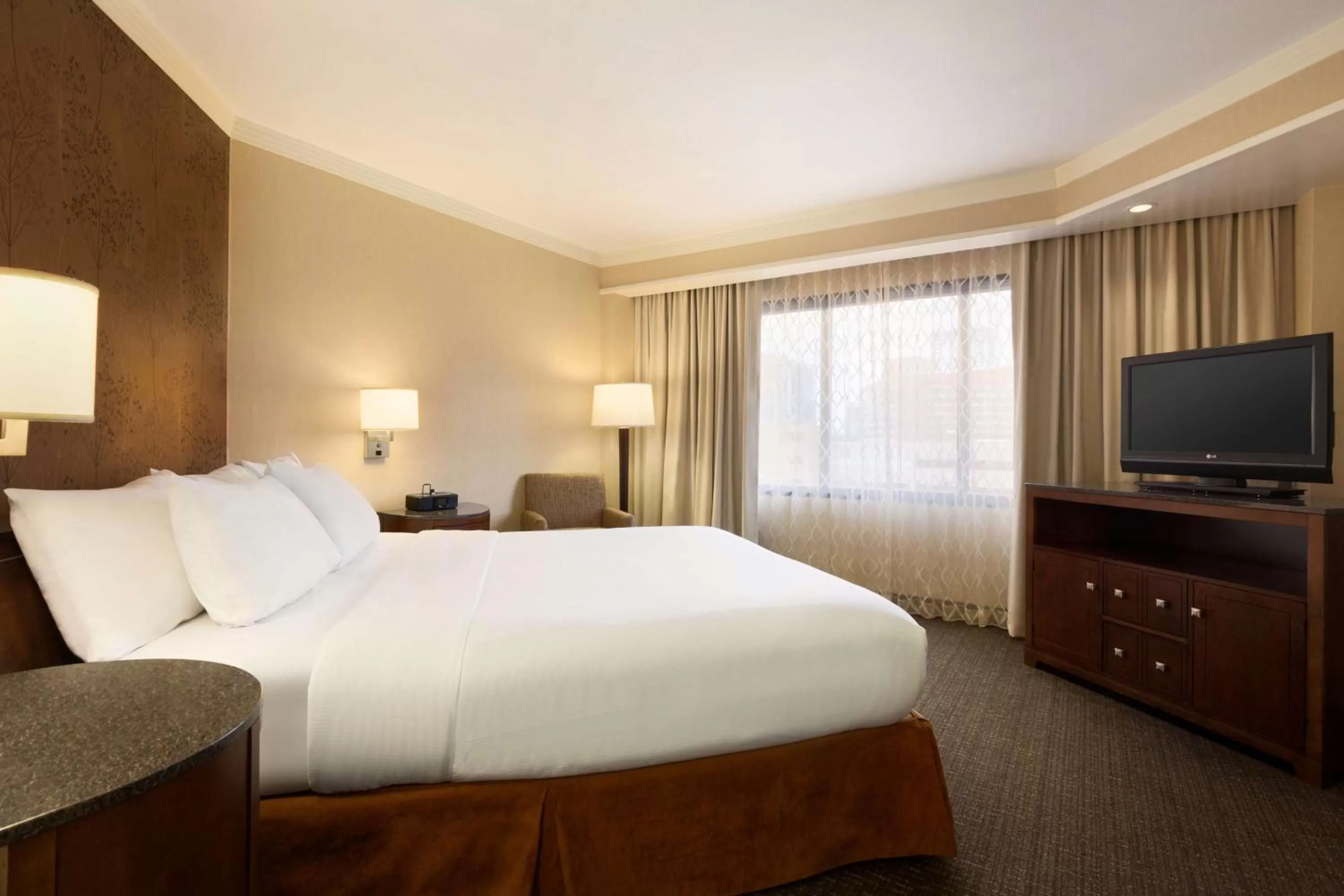 Bedroom, Bed in Embassy Suites by Hilton Austin Downtown South Congress